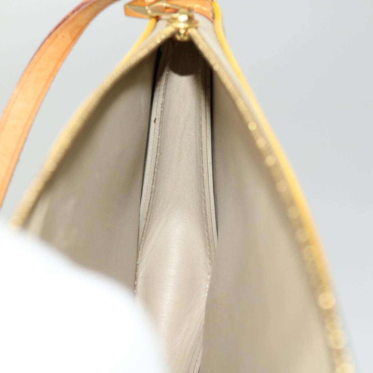 Louis Vuitton Lexington  Patent Leather Clutch Bag ()
