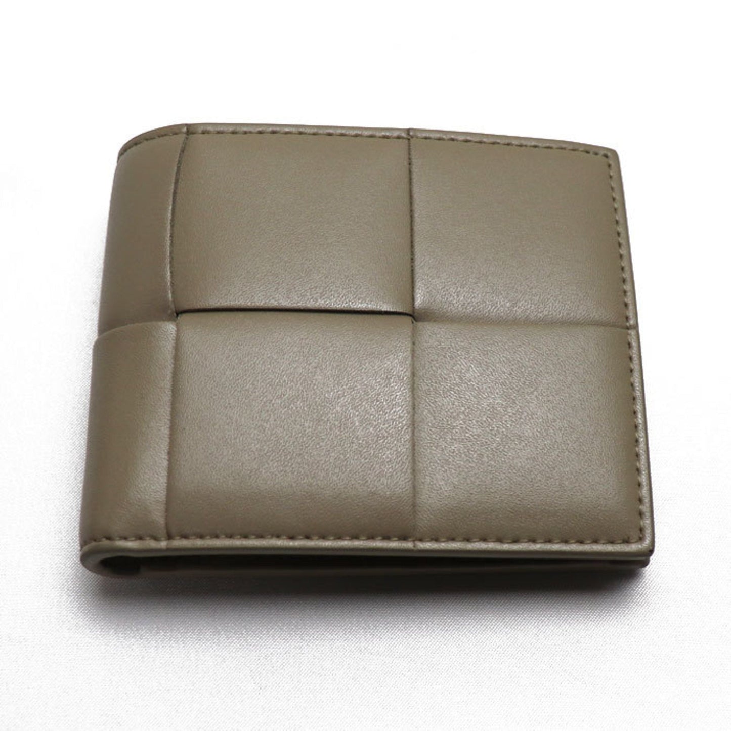 Luxury Bottega Veneta Intrecciato Wallet (Bi-Fold) ()