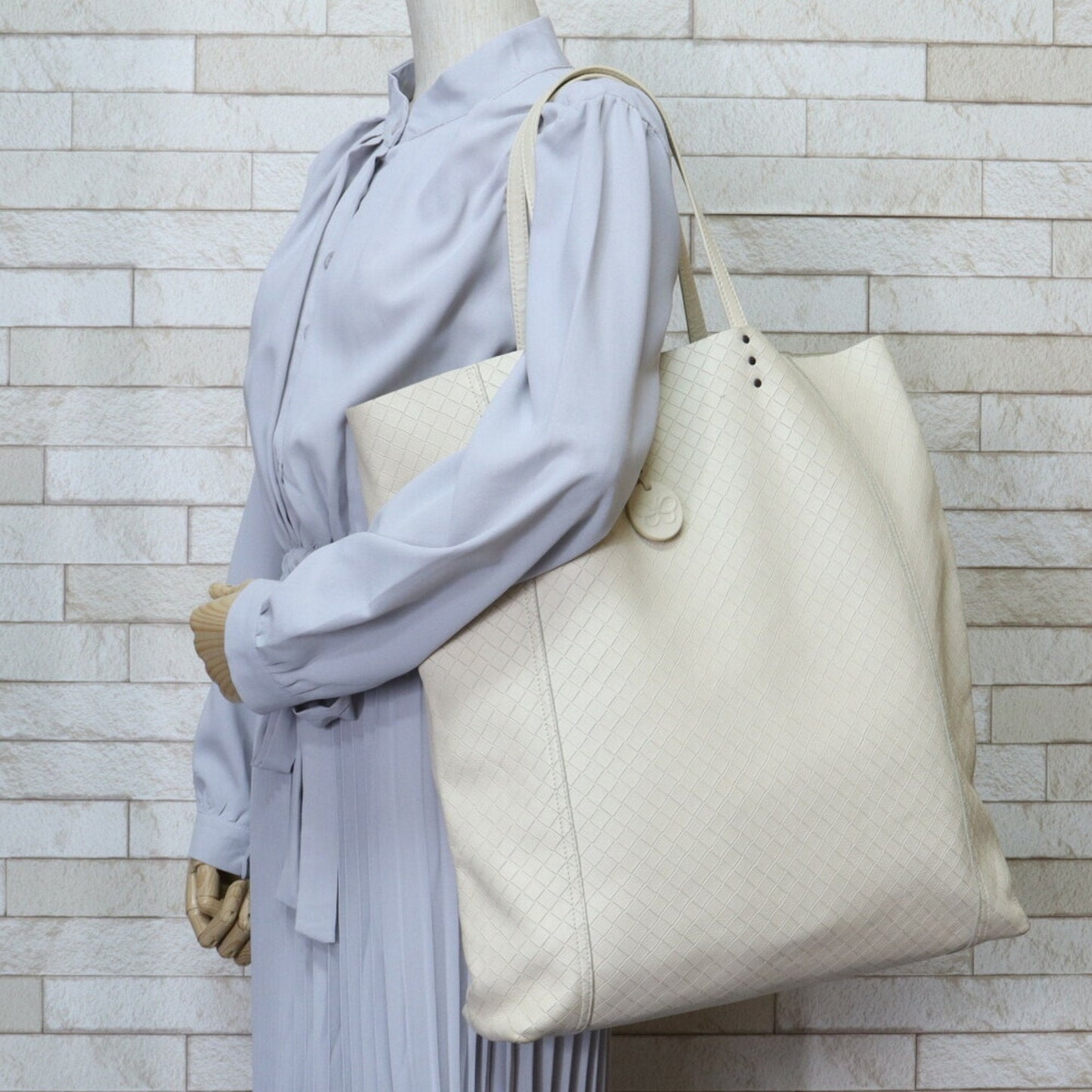 Luxury Bottega Veneta Intrecciomirage ivory  Leather Tote Bag ()