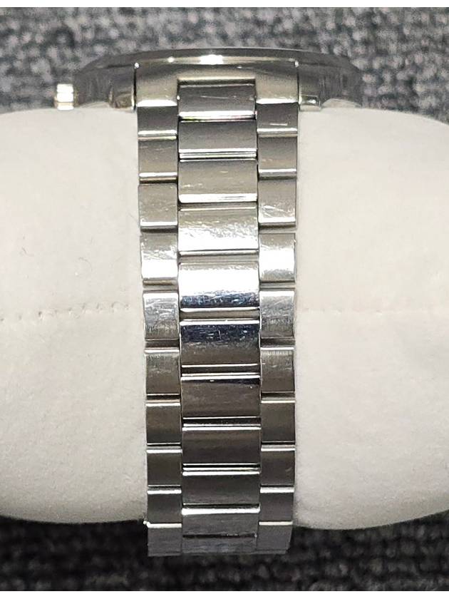 Luxury Gucci Trending 2025 clock