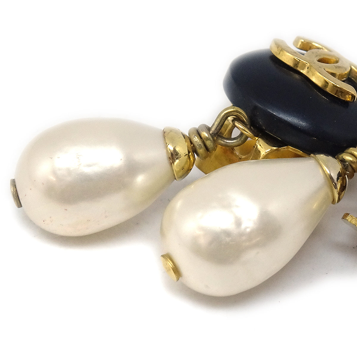 Luxury Chanel 1996 Spring Teardrop Pearl CC Dangle Earrings