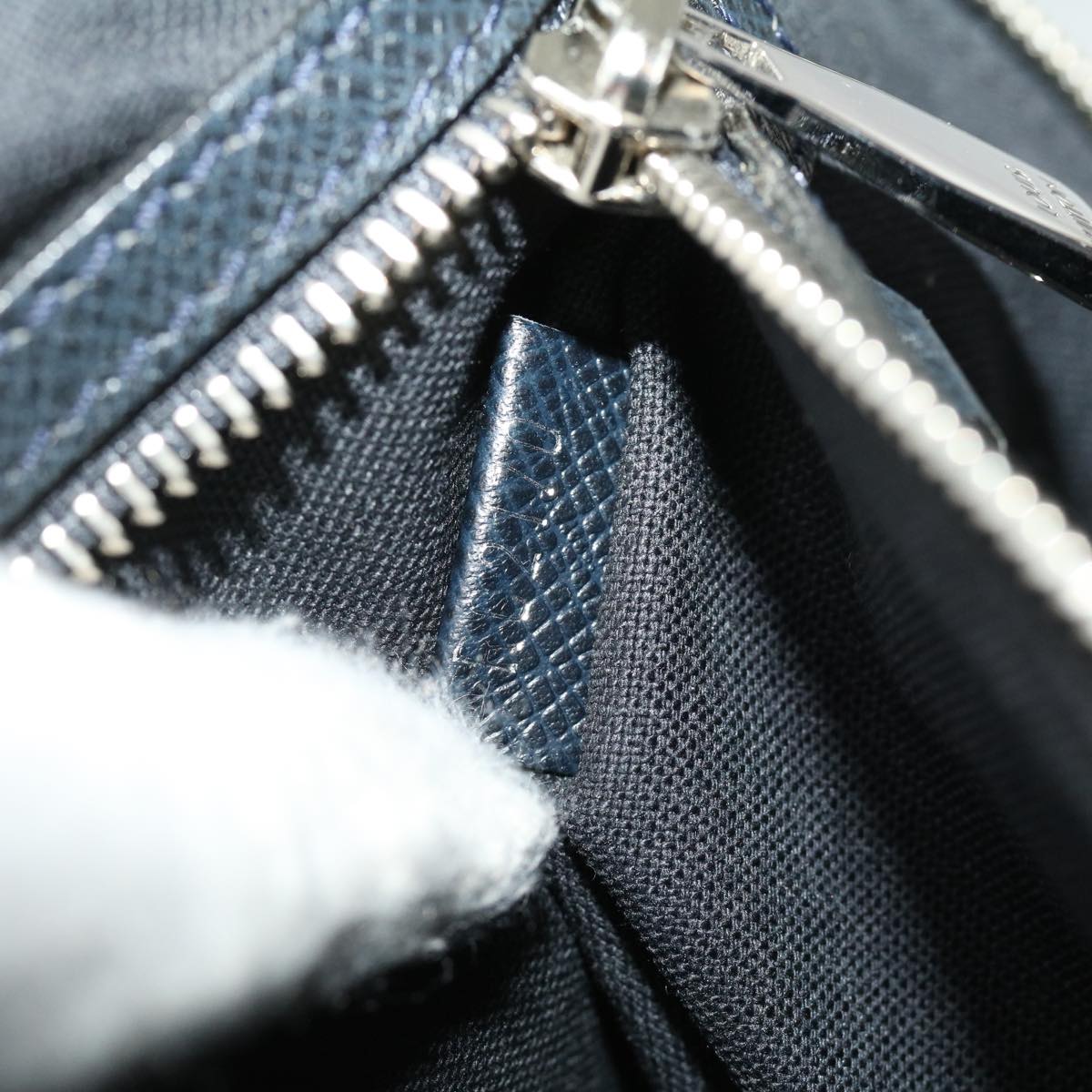Louis Vuitton Vasili  Leather Shoulder Bag ()