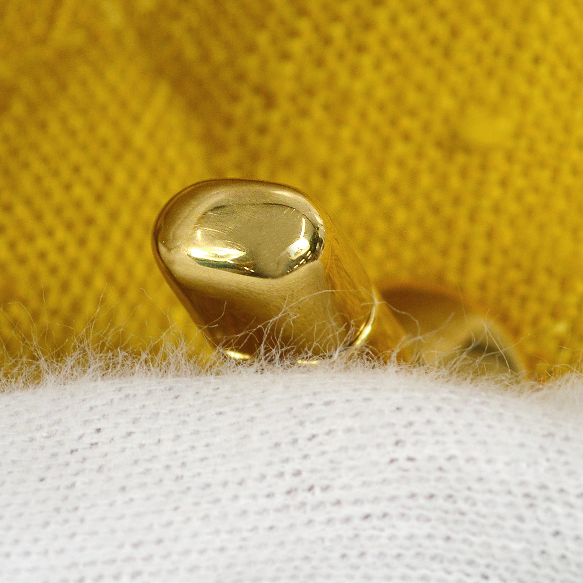Luxury Chanel 1991-1994 Diana Flap Medium Yellow Linen