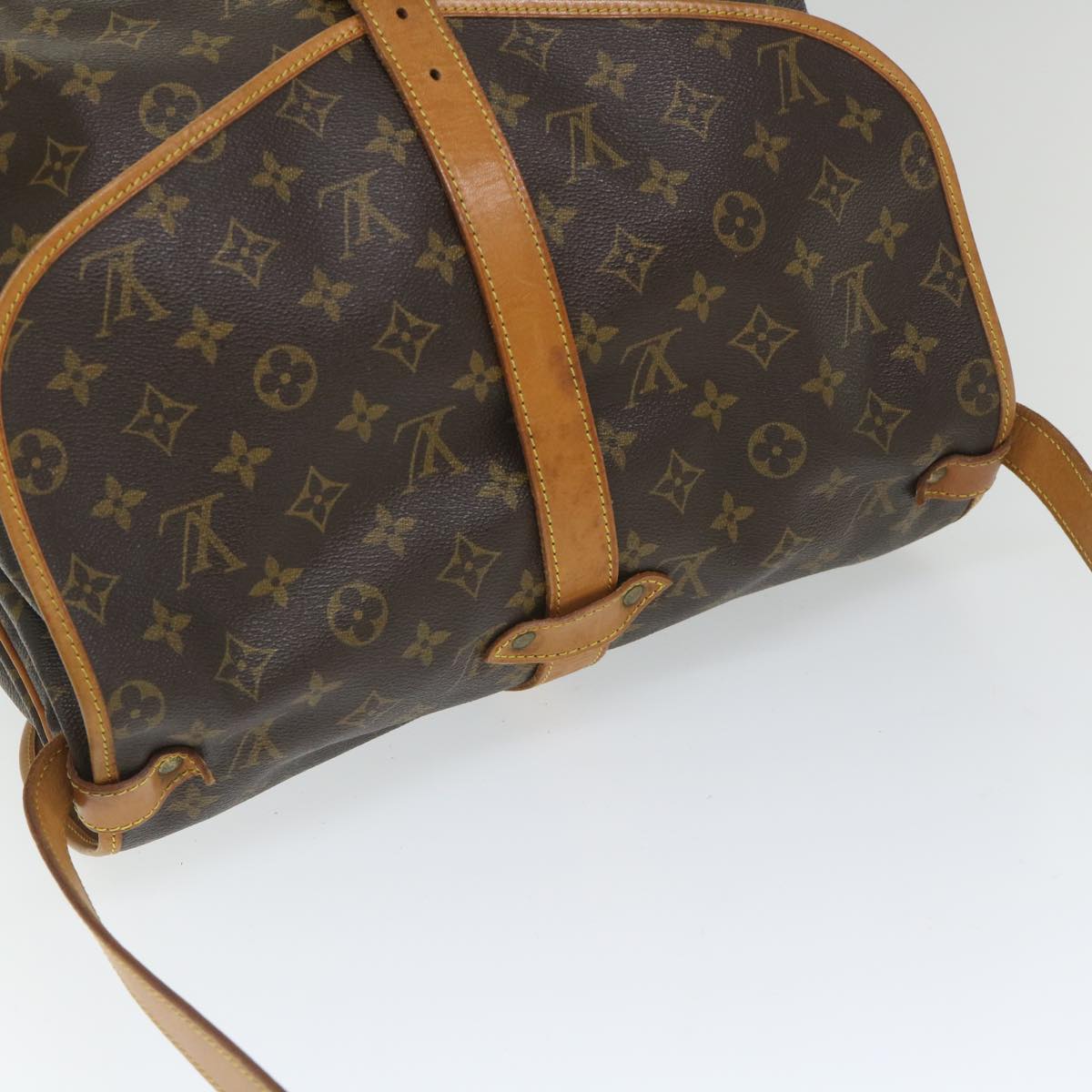 Louis Vuitton Saumur 35  Canvas Shoulder Bag ()