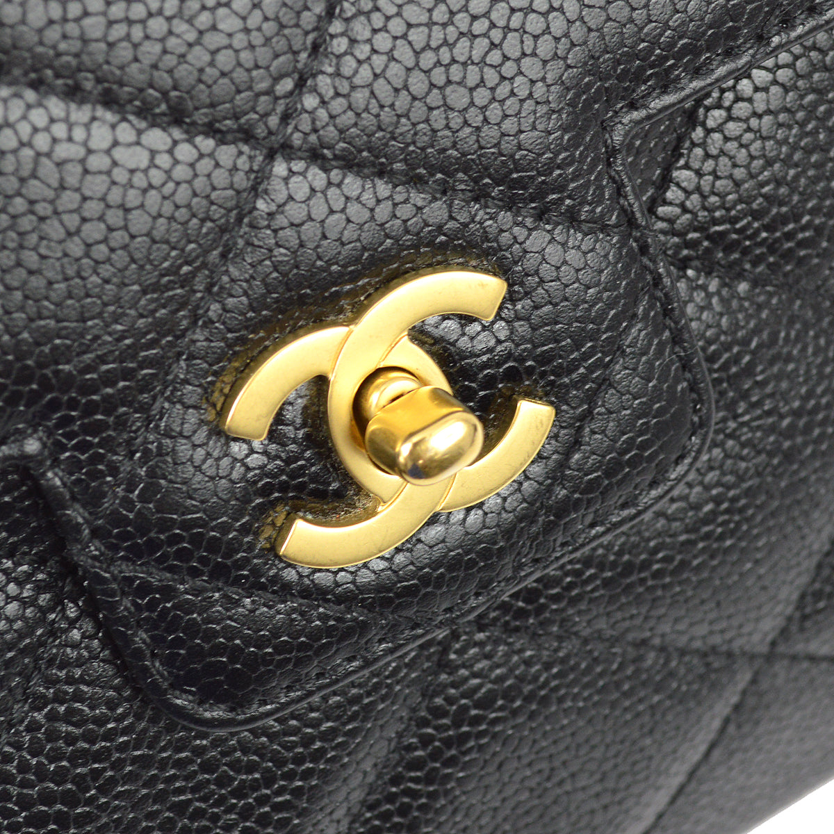 Luxury Chanel 2000-2001 Black Caviar Chain Handbag