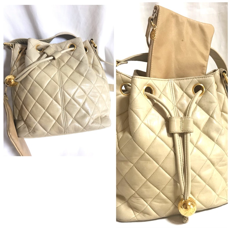Luxury Chanel Vintage beige quilted lamb leather hobo bucket shoulder bag with drawstrings and golden CC mark ball