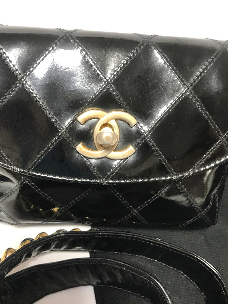 Luxury Chanel Vintage black patent enamel leather belt bag, fanny pack with matching belt