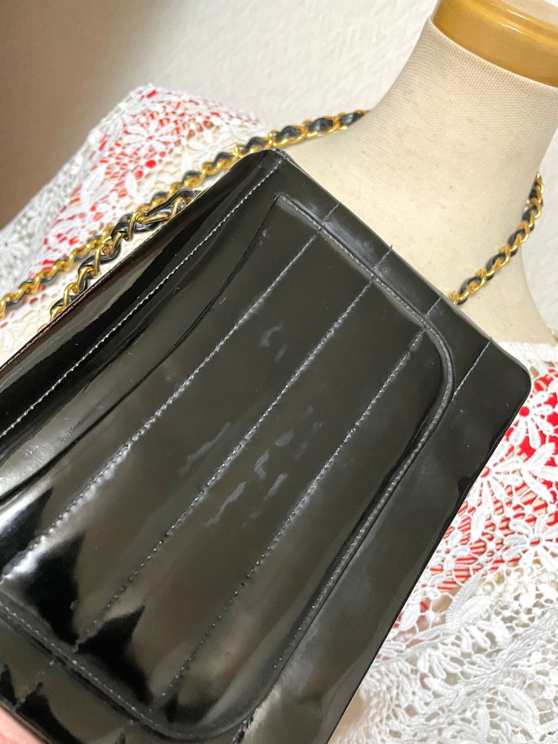 Luxury Chanel Vintage patent enamel black 2