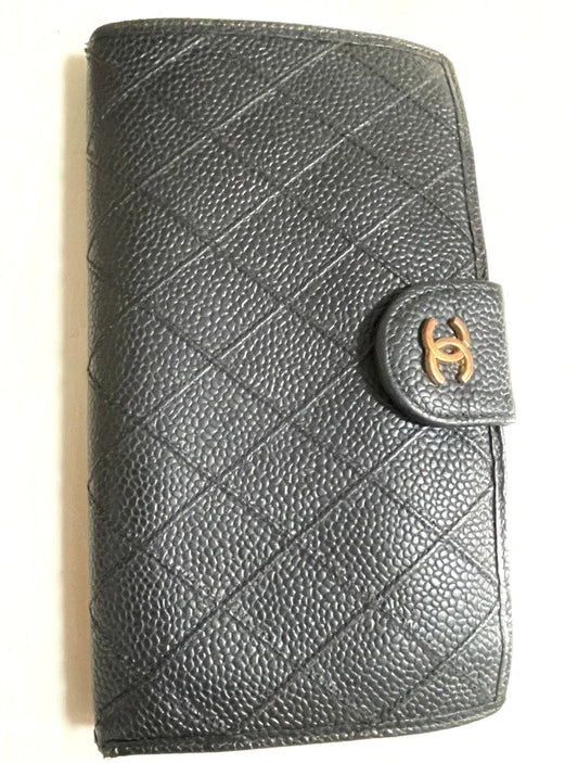 Luxury Chanel Vintage black caviar leather wallet with stitches and gold tone CC motif