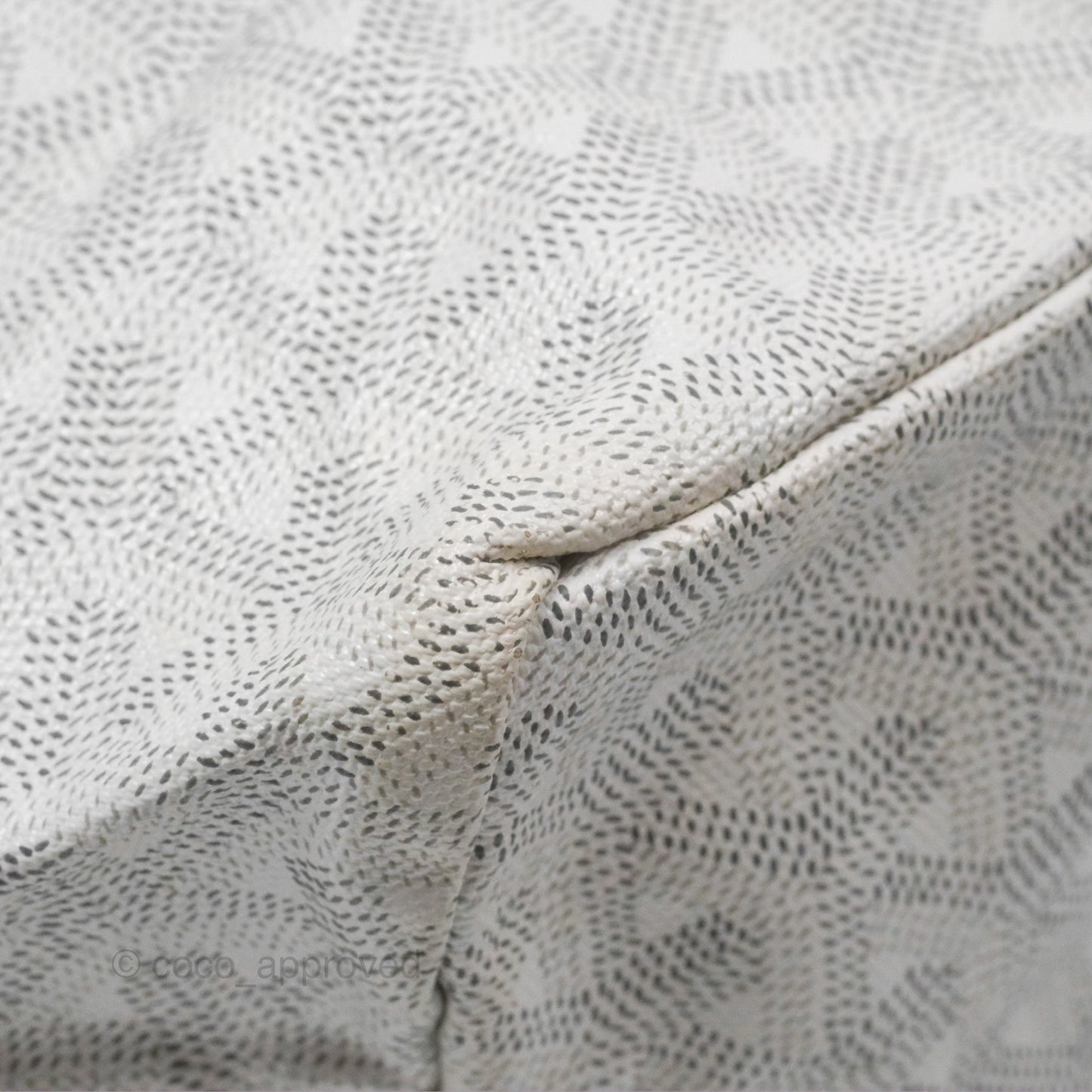 Goyard St Louis Tote PM ⁣⁣⁣⁣⁣⁣⁣⁣⁣⁣⁣⁣⁣⁣⁣⁣⁣⁣⁣⁣White Goyardine Canvas