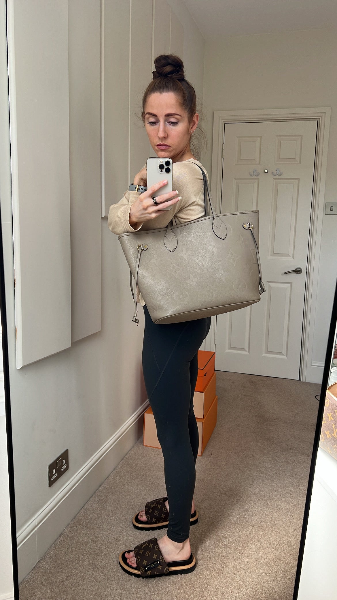 Louis Vuitton Neverfull MM Dune Empreinte (1,940)
