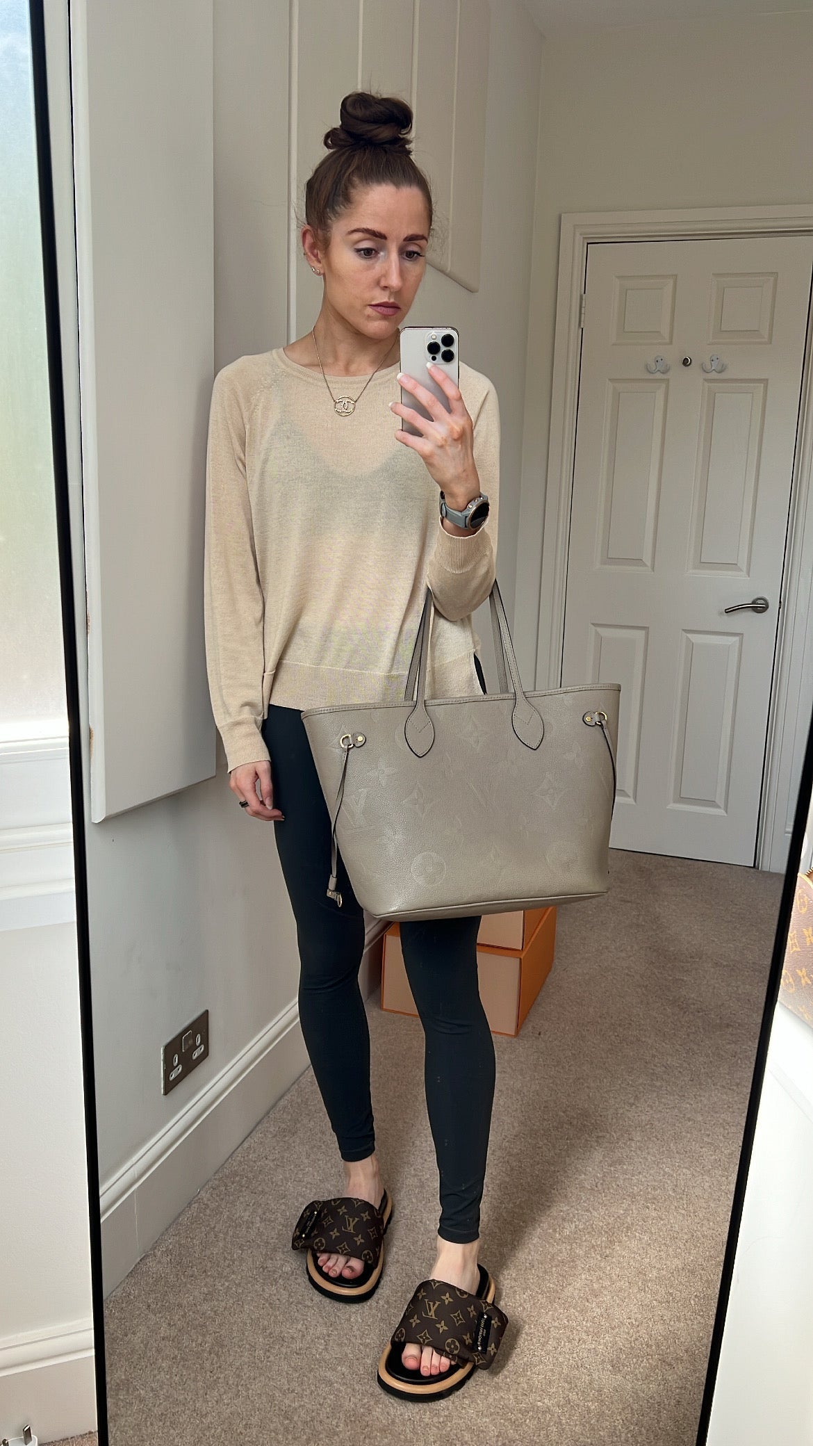 Louis Vuitton Neverfull MM Dune Empreinte (1,940)