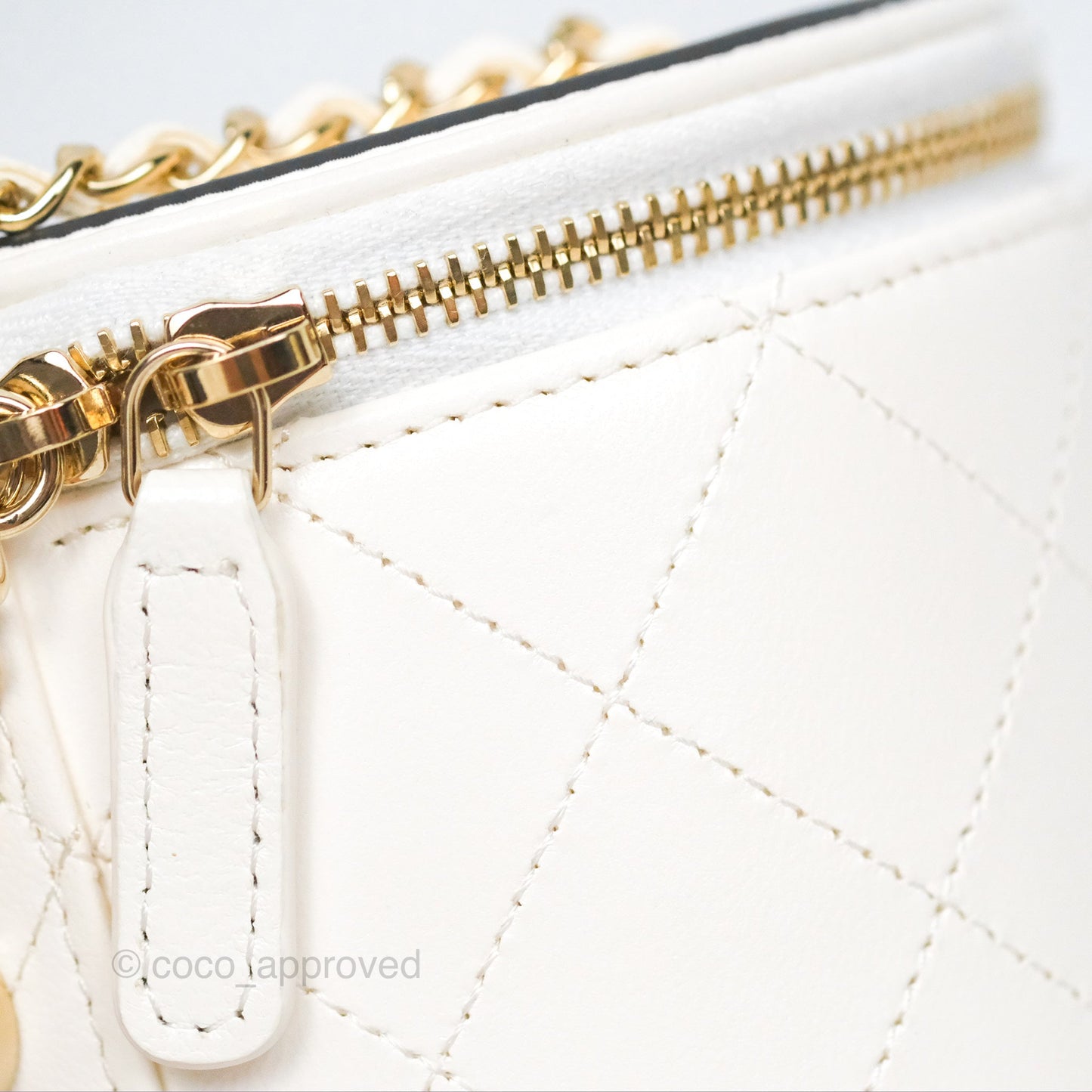 Chanel CC Quilted Round Vanity Clutch With Chain White Lambskin Gold Hardware