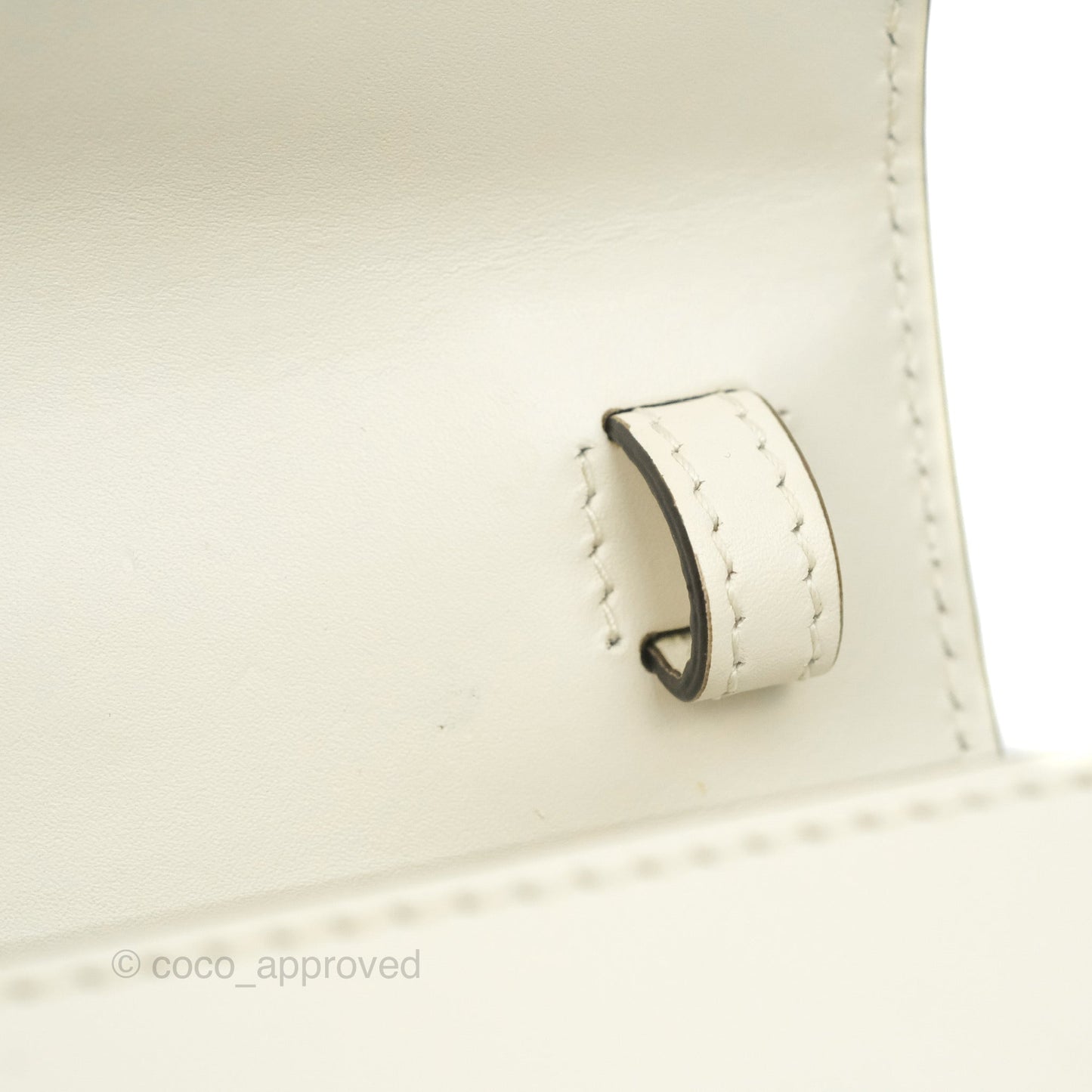 Gucci Mini Sylvie Top Handle White Calfskin Shoulder Bag⁣ ⁣⁣⁣⁣⁣⁣⁣⁣⁣⁣⁣⁣⁣⁣⁣⁣With Strap