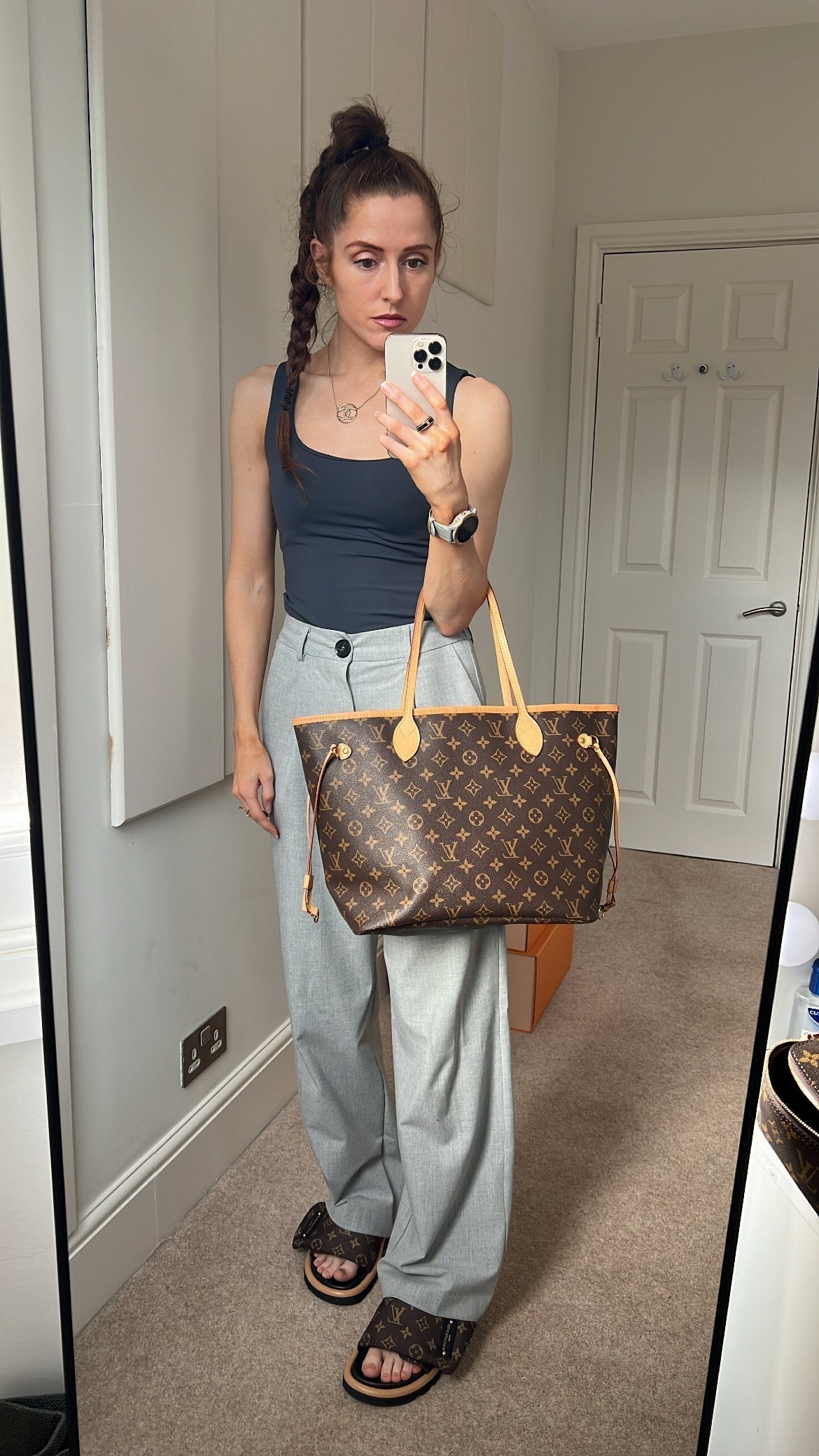 Louis Vuitton Neverfull MM Monogram (1,410)
