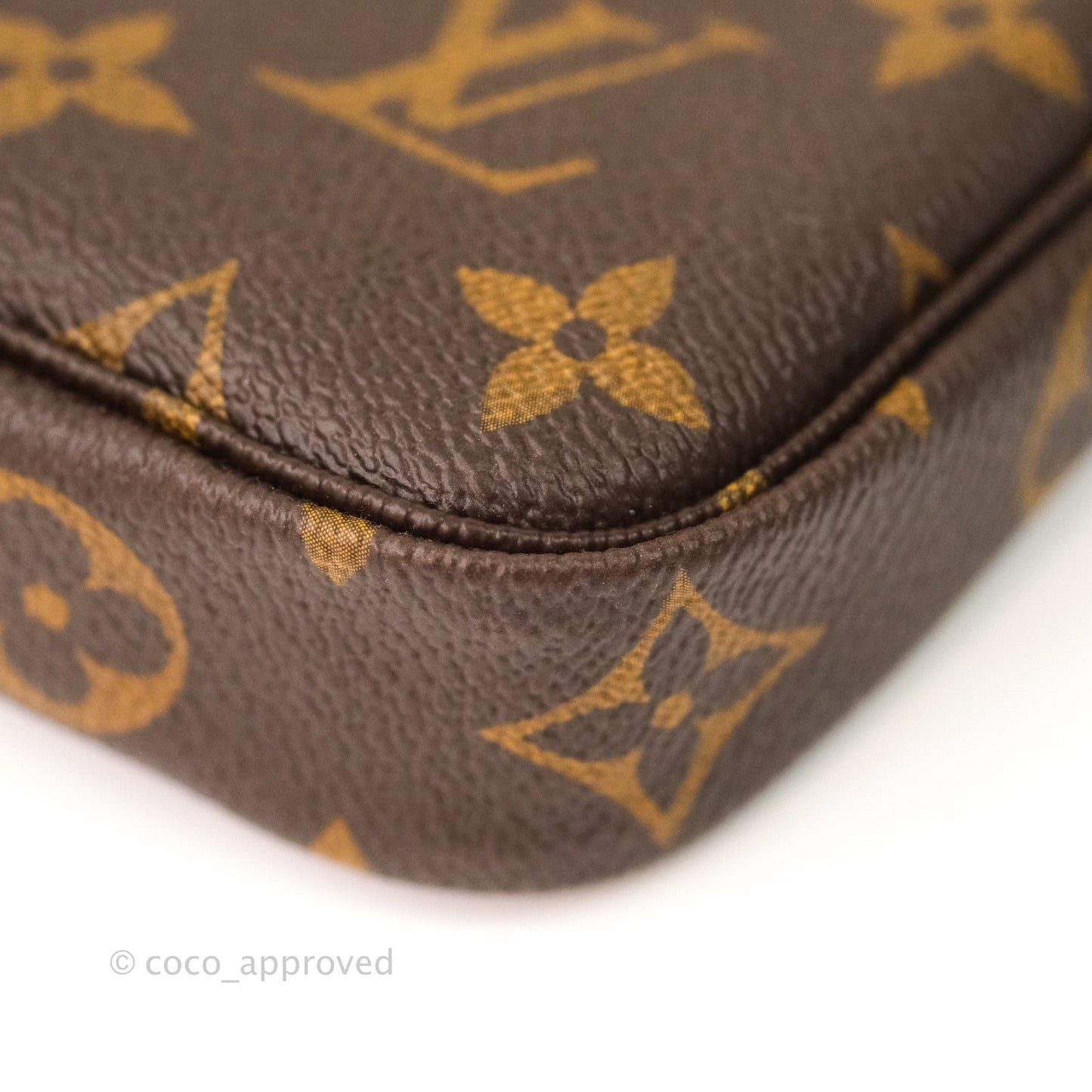 Louis Vuitton Mini Pochette Accessories⁣ Monogram Christmas