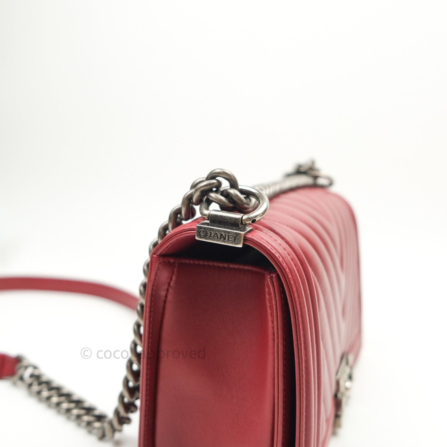 Chanel Boy Chevron Medium Red Calfskin Ruthenium Hardware