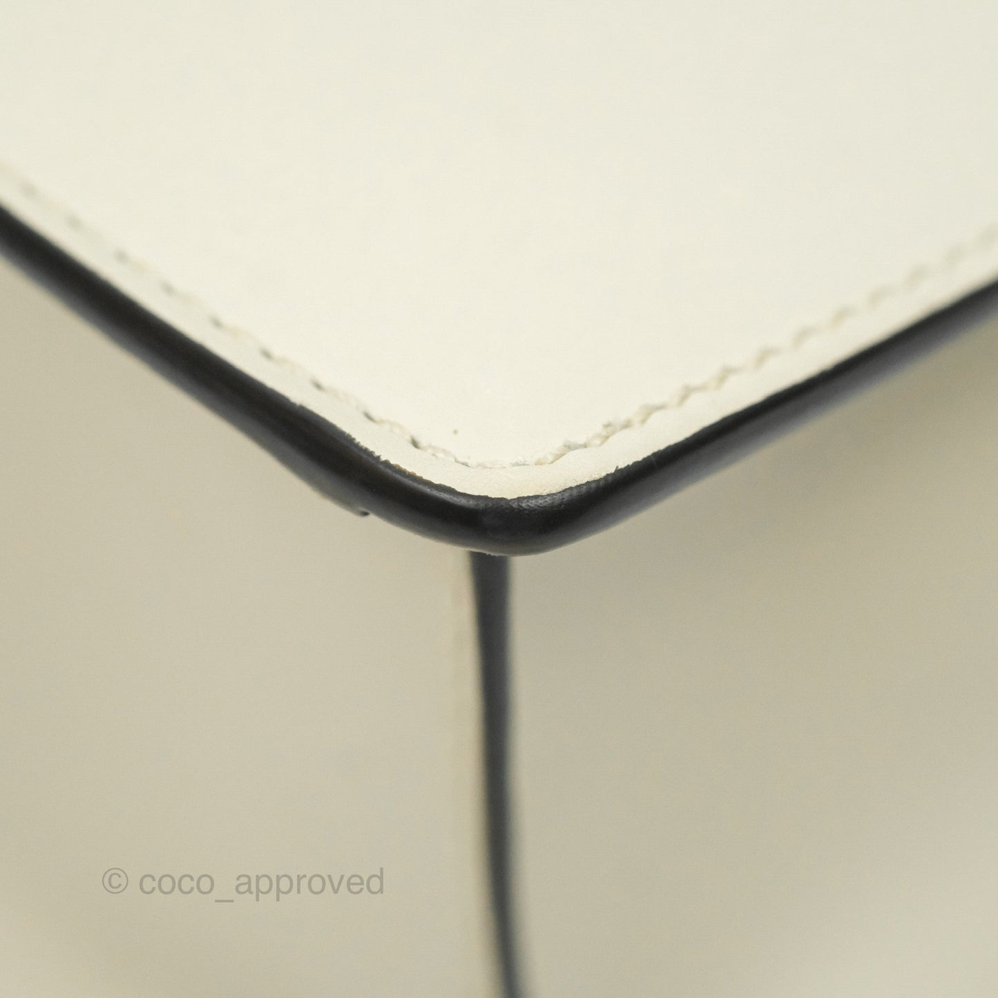 Gucci Mini Sylvie Top Handle White Calfskin Shoulder Bag⁣ ⁣⁣⁣⁣⁣⁣⁣⁣⁣⁣⁣⁣⁣⁣⁣⁣With Strap