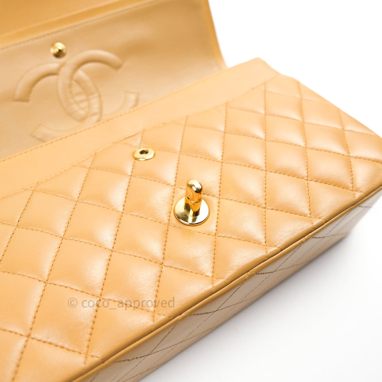 Chanel Vintage Classic M/L Beige Lambskin 24K Gold Hardware