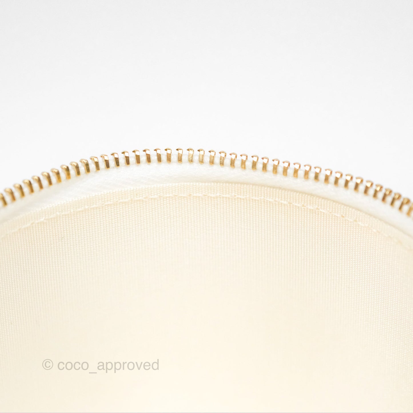 Chanel CC Quilted Round Vanity Clutch With Chain White Lambskin Gold Hardware