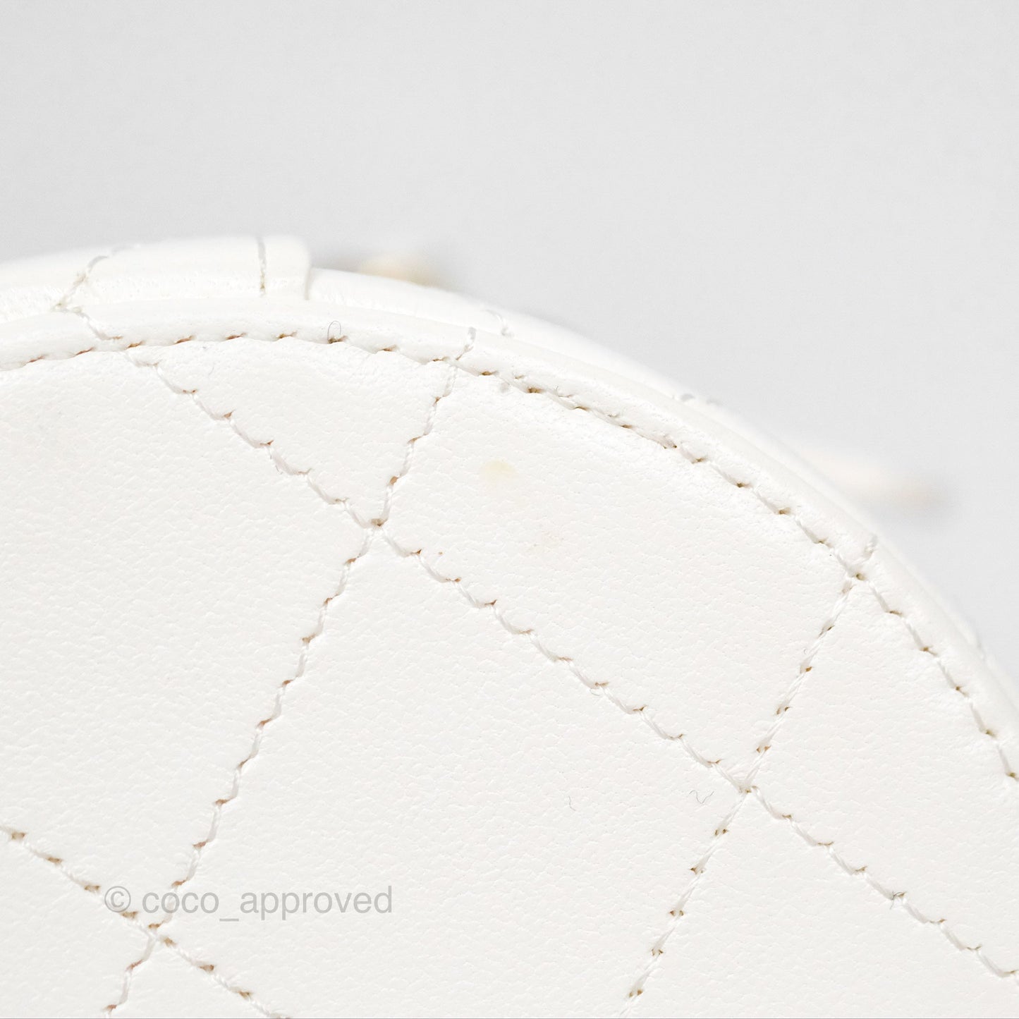 Chanel CC Quilted Round Vanity Clutch With Chain White Lambskin Gold Hardware