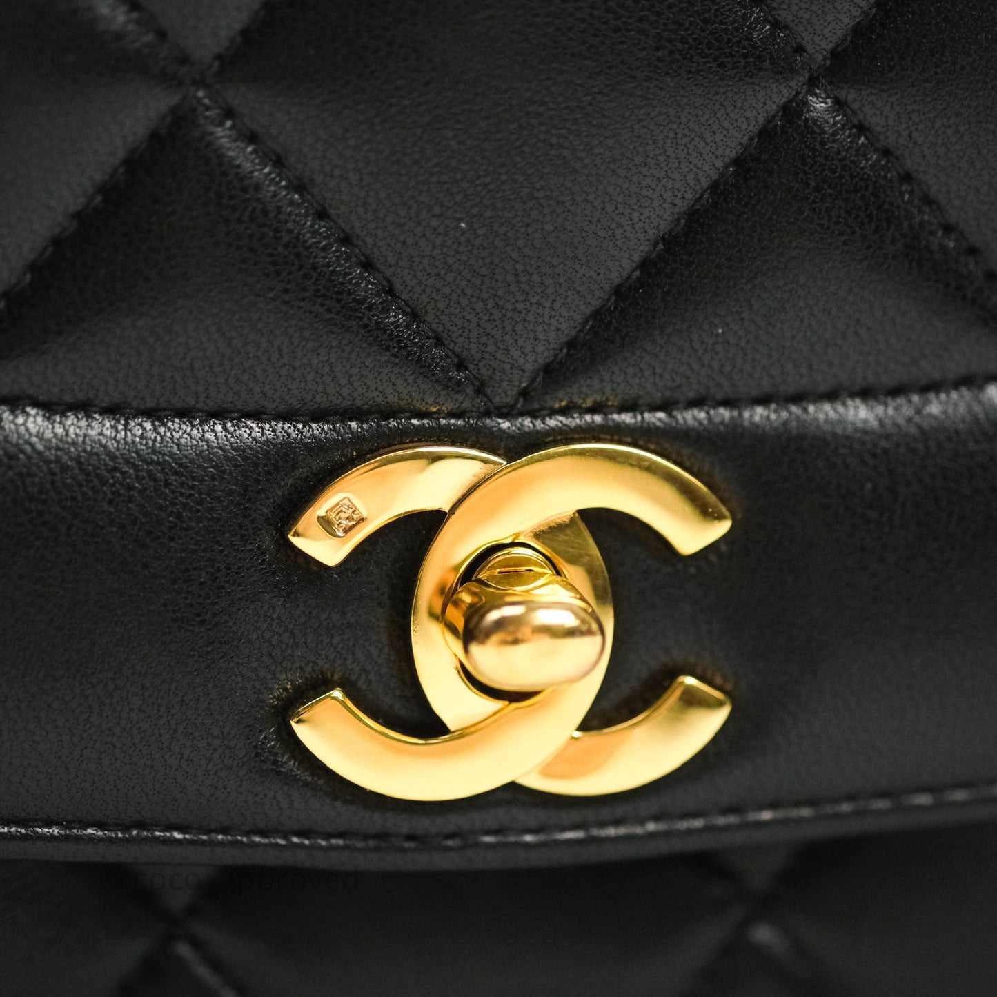 Chanel Black Quilted Lambskin Medium Vintage Classic Diana Flap Bag