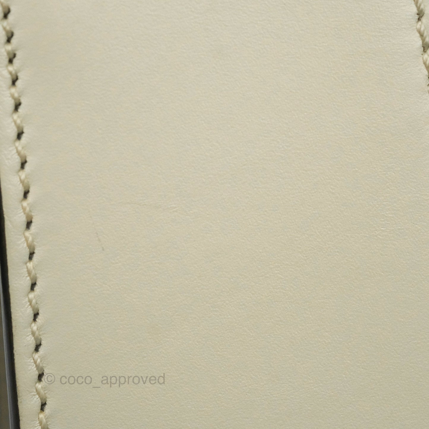 Gucci Mini Sylvie Top Handle White Calfskin Shoulder Bag⁣ ⁣⁣⁣⁣⁣⁣⁣⁣⁣⁣⁣⁣⁣⁣⁣⁣With Strap