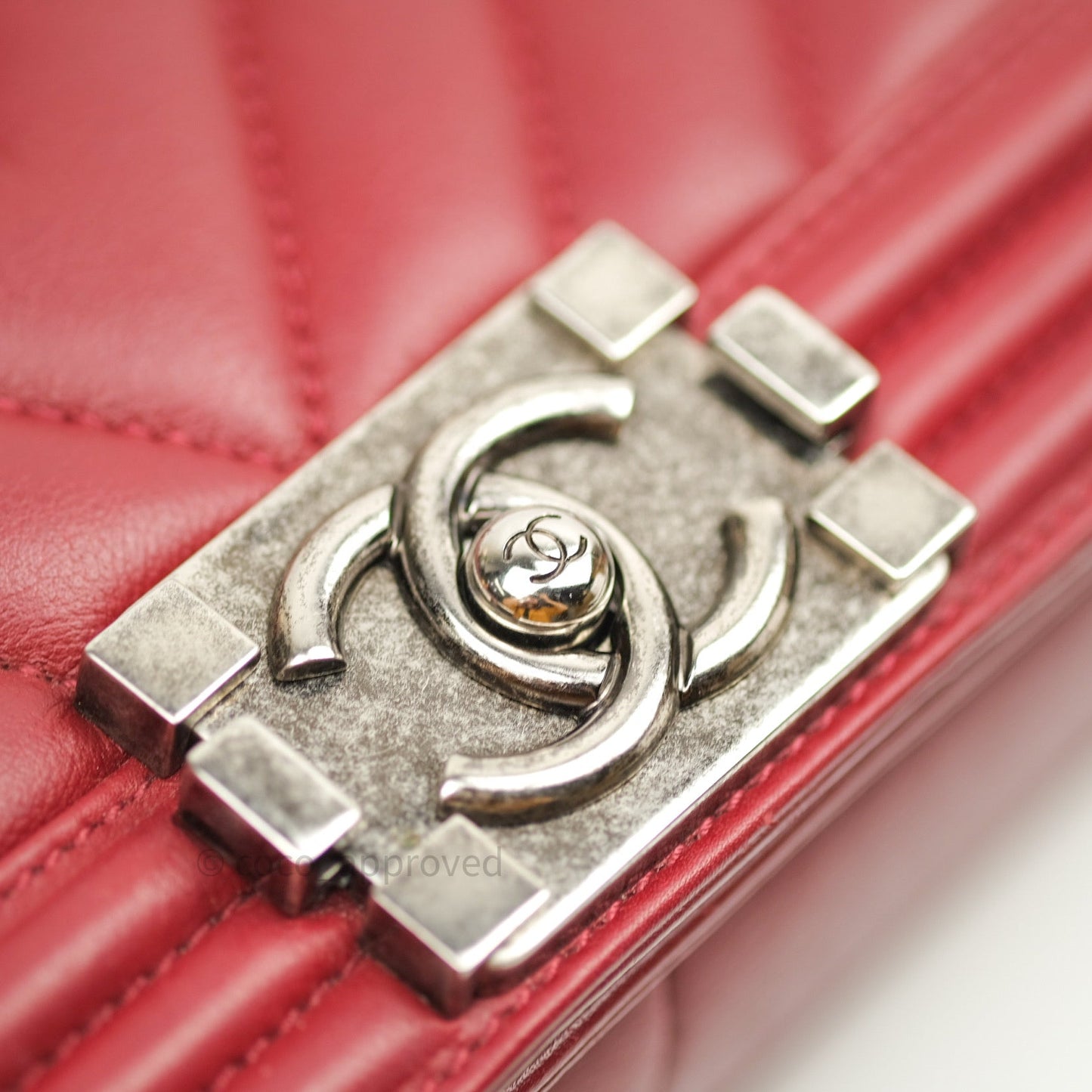 Chanel Boy Chevron Medium Red Calfskin Ruthenium Hardware