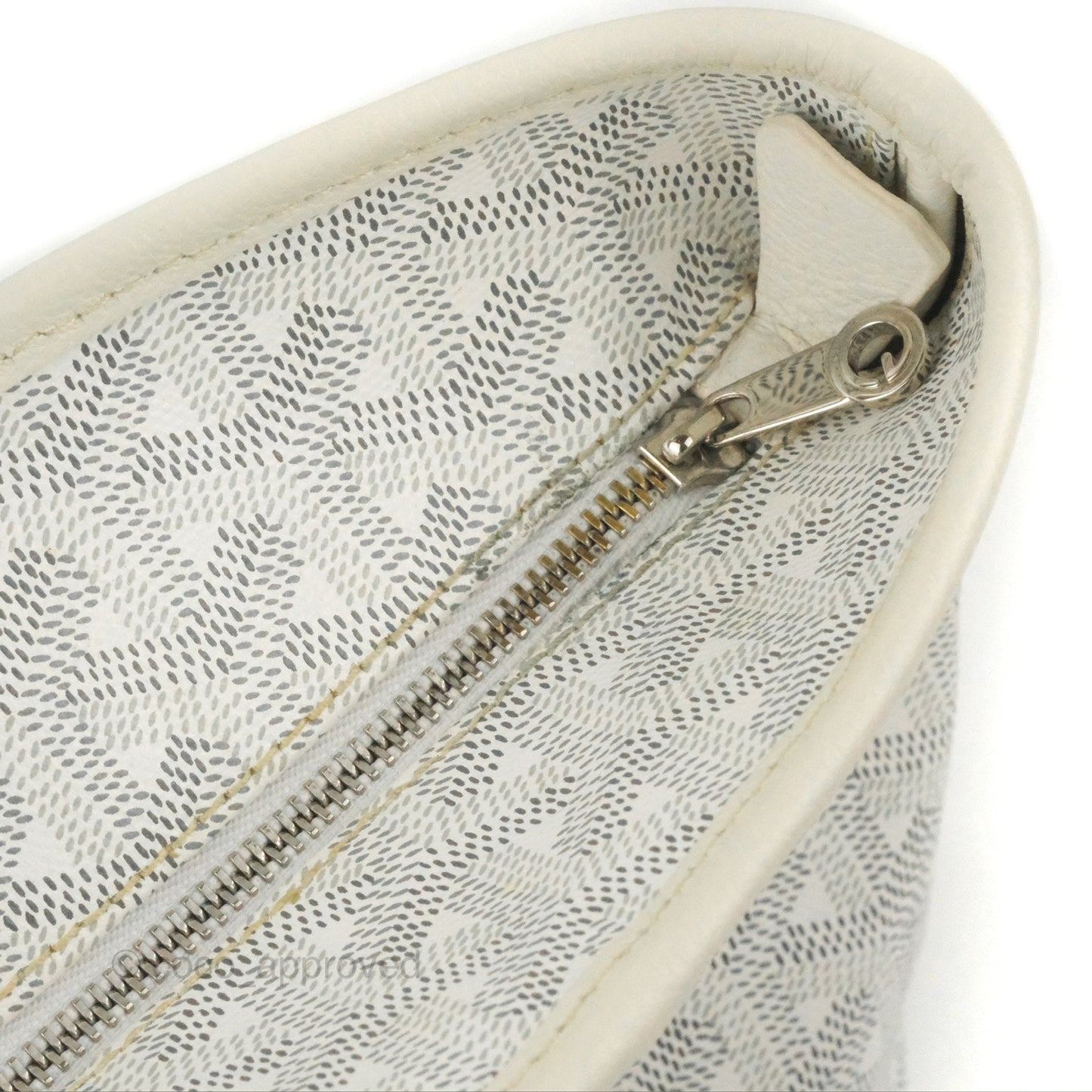 Goyard Artois Goyardine Canvas PM⁣⁣⁣⁣⁣⁣⁣⁣⁣⁣⁣⁣⁣⁣⁣⁣⁣⁣⁣⁣ White