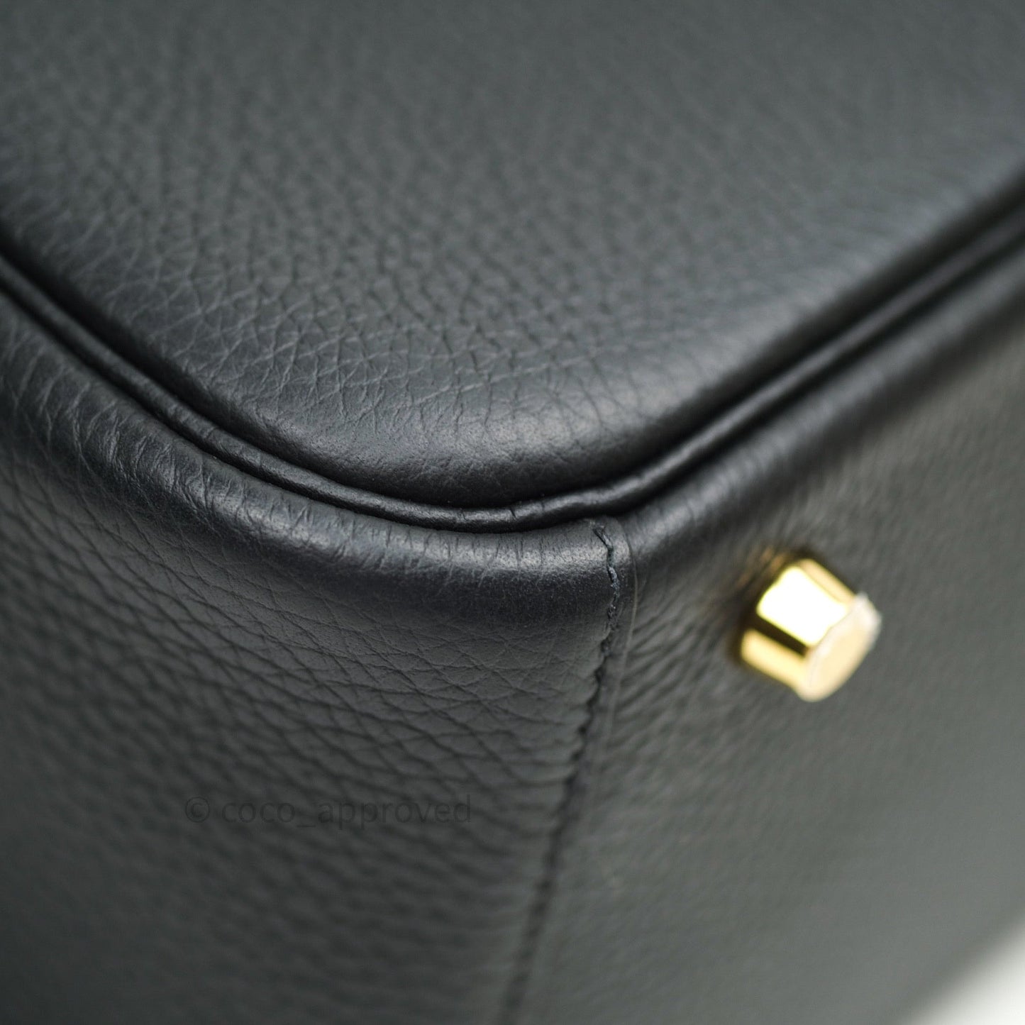 Hermès Lindy 26 Taurillion Clemence Black Gold Hardware