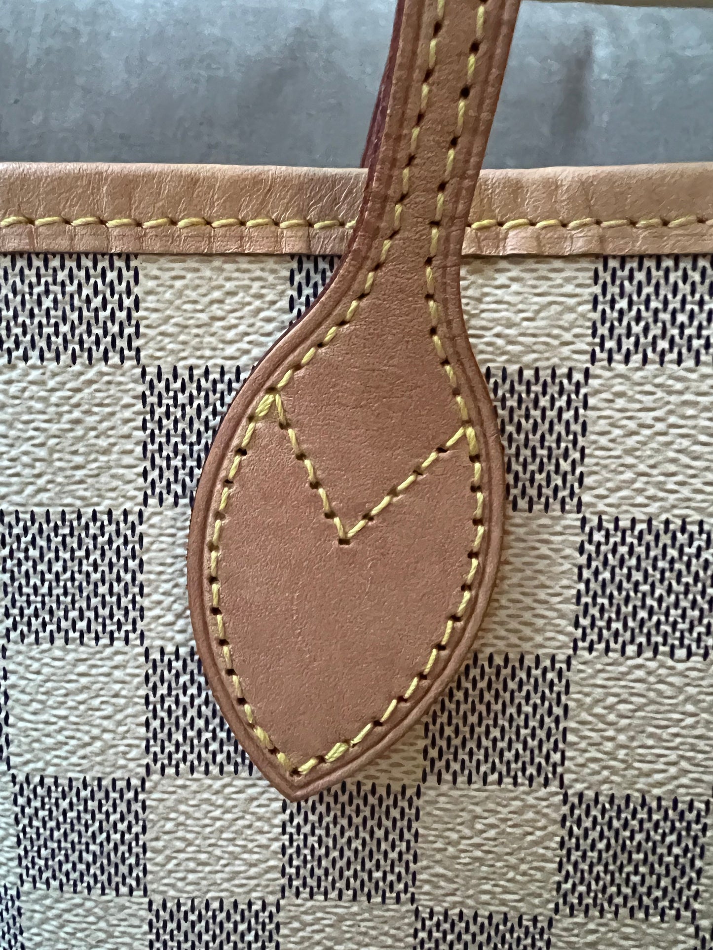 Louis Vuitton Neverfull MM  Damier Azur (1,410)