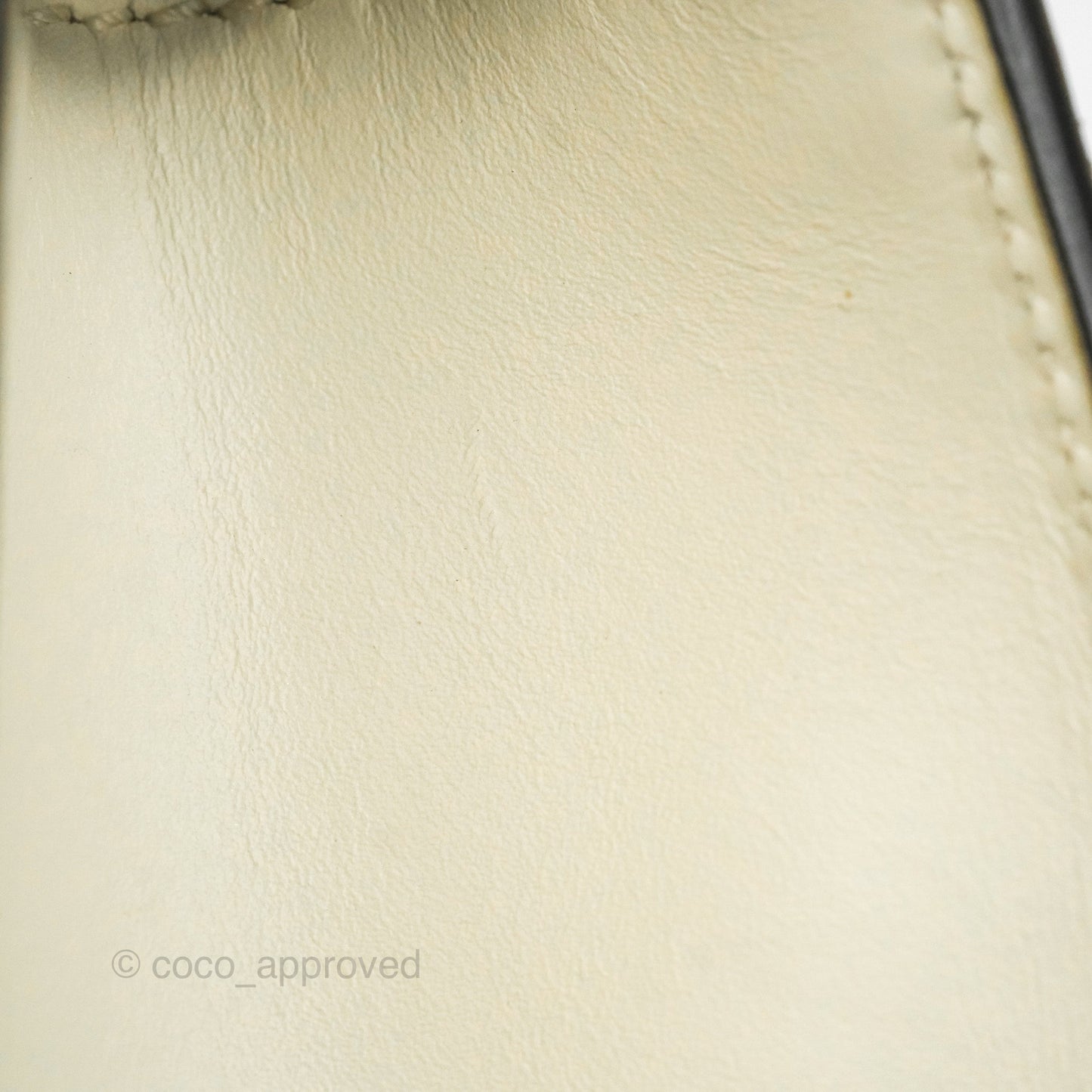 Gucci Mini Sylvie Top Handle White Calfskin Shoulder Bag⁣ ⁣⁣⁣⁣⁣⁣⁣⁣⁣⁣⁣⁣⁣⁣⁣⁣With Strap