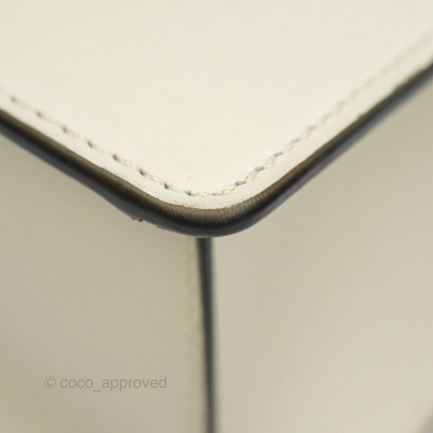 Gucci Mini Sylvie Top Handle White Calfskin Shoulder Bag⁣ ⁣⁣⁣⁣⁣⁣⁣⁣⁣⁣⁣⁣⁣⁣⁣⁣With Strap