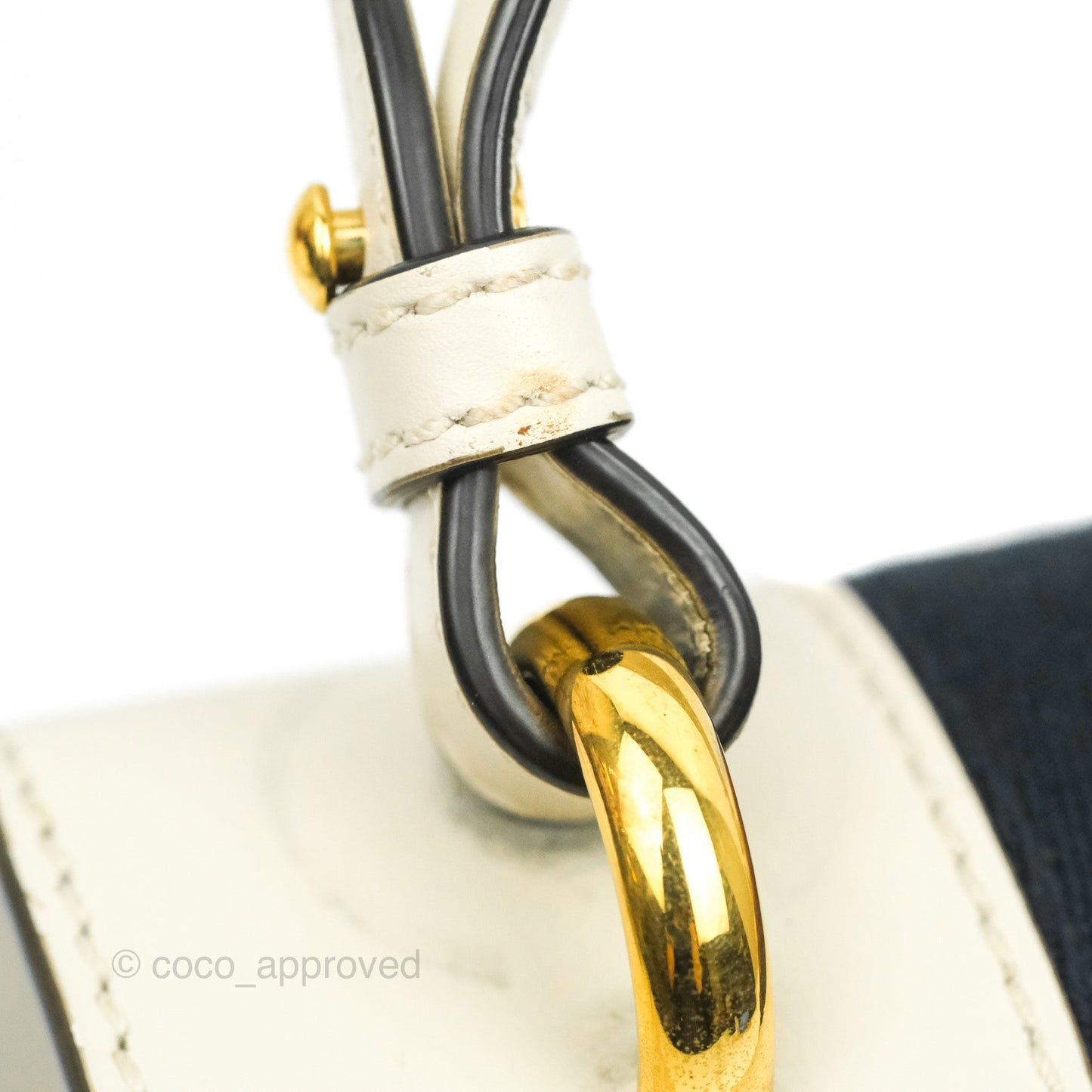 Gucci Mini Sylvie Top Handle White Calfskin Shoulder Bag⁣ ⁣⁣⁣⁣⁣⁣⁣⁣⁣⁣⁣⁣⁣⁣⁣⁣With Strap