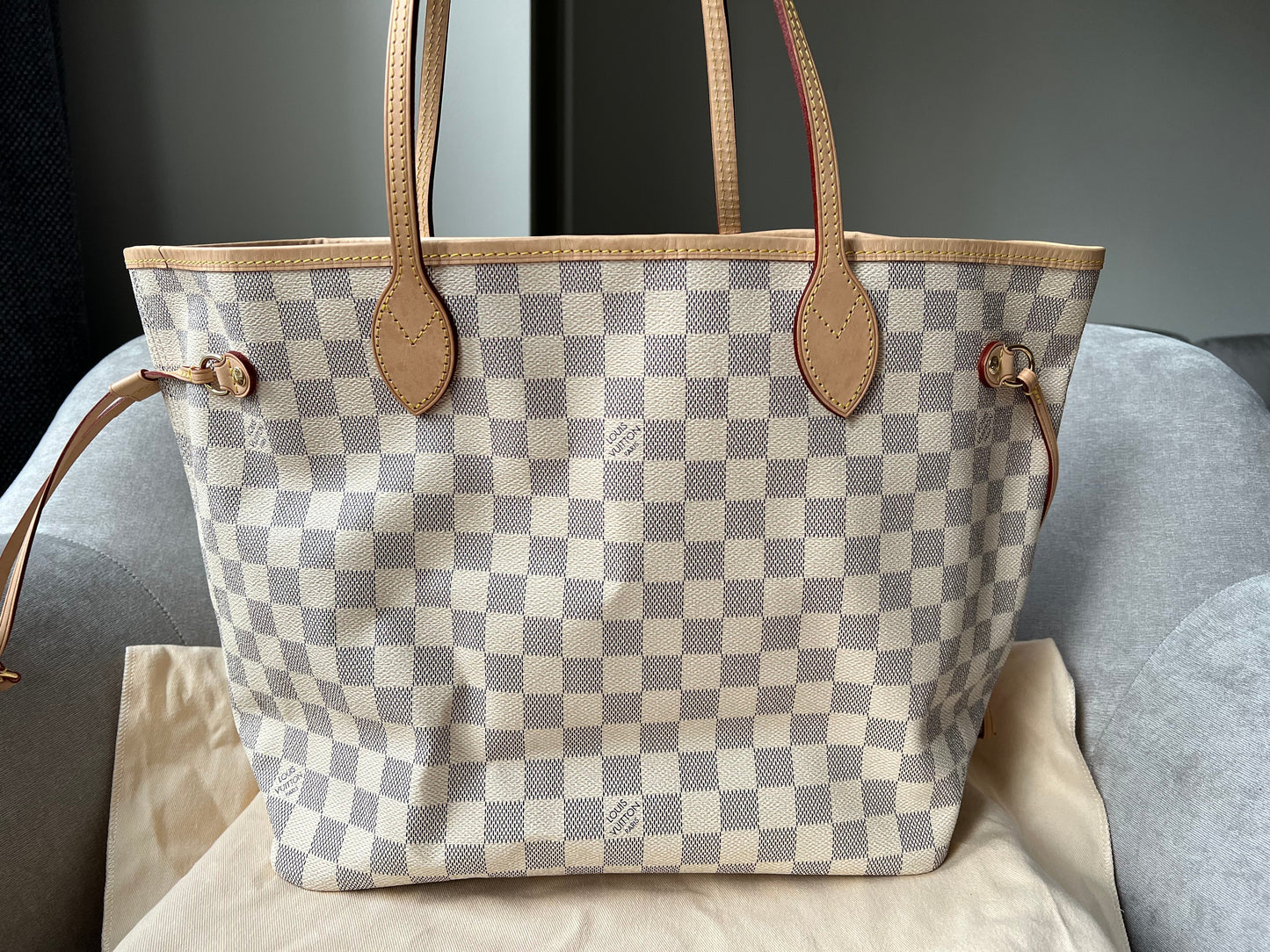 Louis Vuitton Neverfull MM  Damier Azur (1,410)