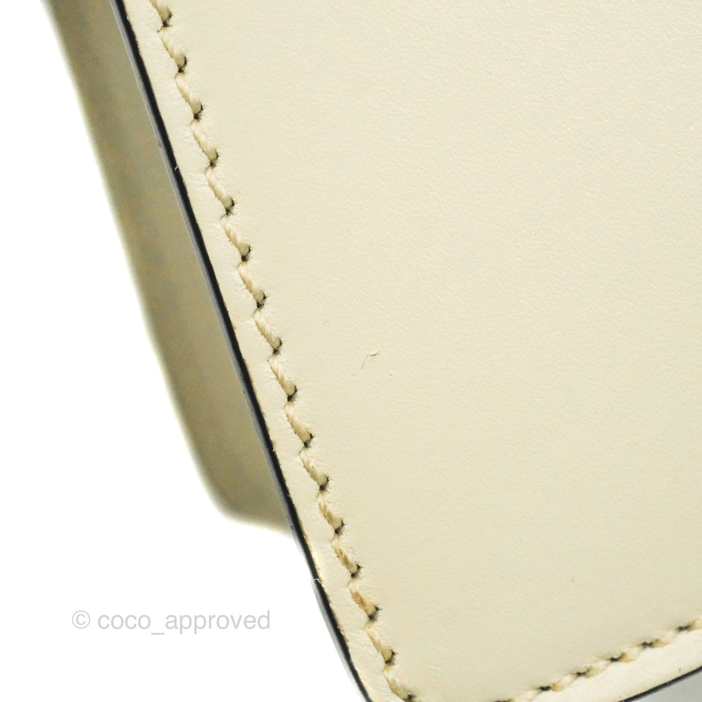 Gucci Mini Sylvie Top Handle White Calfskin Shoulder Bag⁣ ⁣⁣⁣⁣⁣⁣⁣⁣⁣⁣⁣⁣⁣⁣⁣⁣With Strap