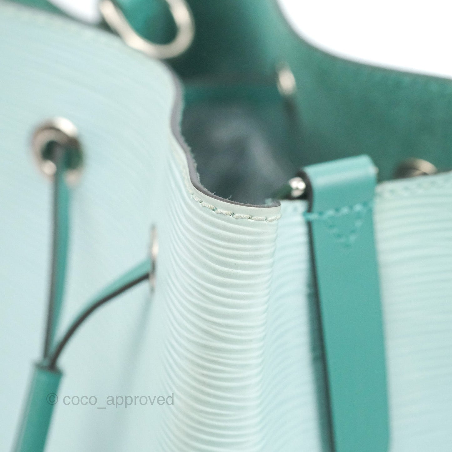 Louis Vuitton Neonoe BB Epi Seaside Green