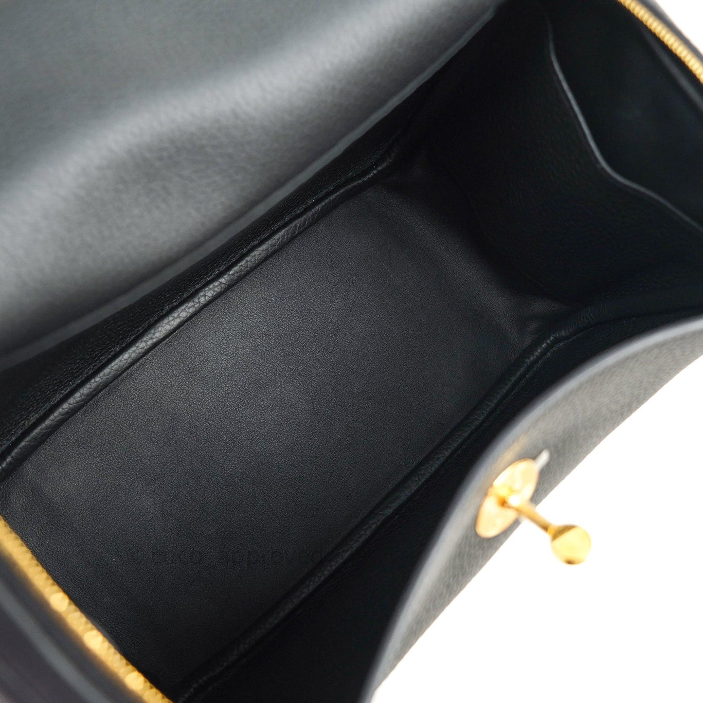 Hermès Lindy 26 Taurillion Clemence Black Gold Hardware