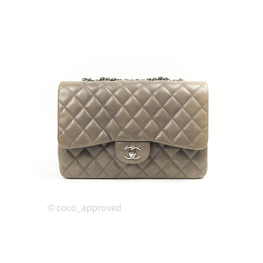 Chanel Jumbo Single Flap Grey Lambskin Silver Hardware⁣⁣