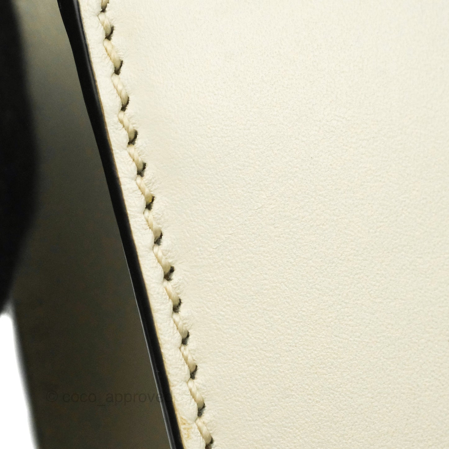 Gucci Mini Sylvie Top Handle White Calfskin Shoulder Bag⁣ ⁣⁣⁣⁣⁣⁣⁣⁣⁣⁣⁣⁣⁣⁣⁣⁣With Strap