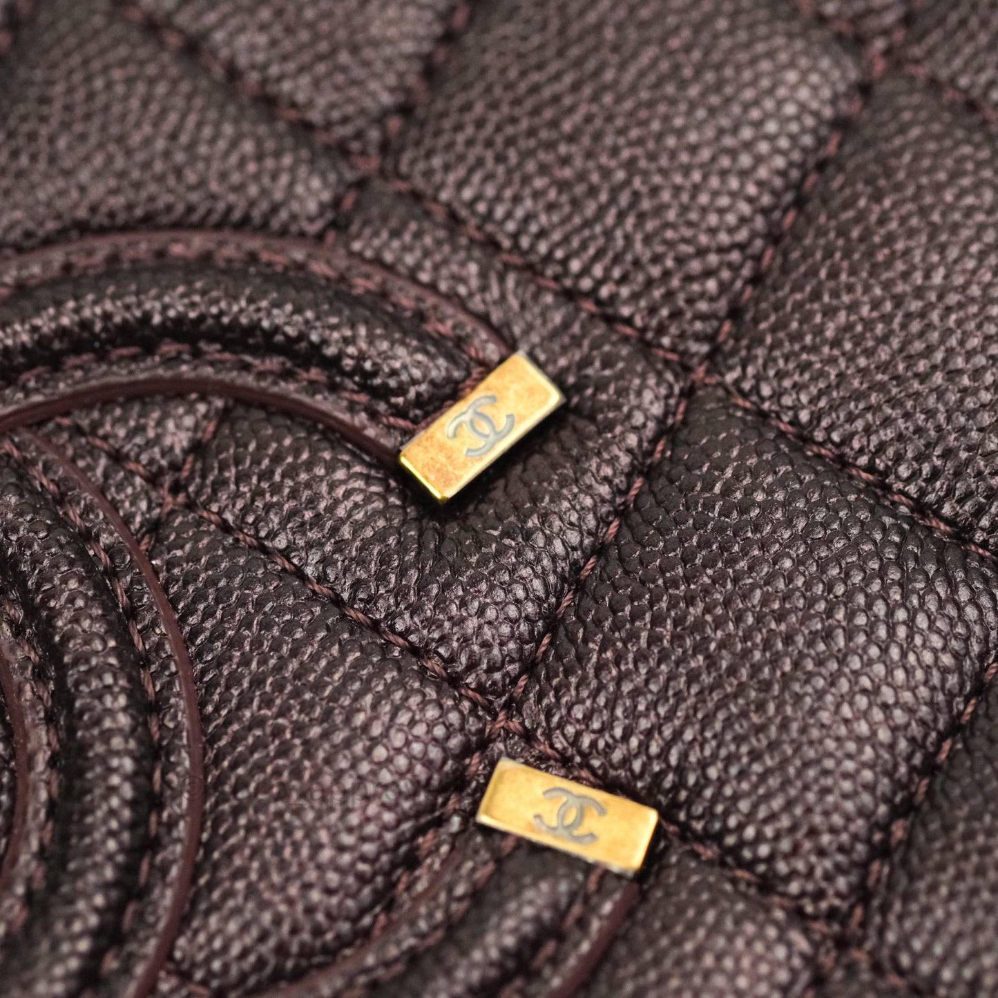 Chanel Quilted Medium CC Filigree Vanity Case Iridescent Burgundy Caviar Gold Hardware