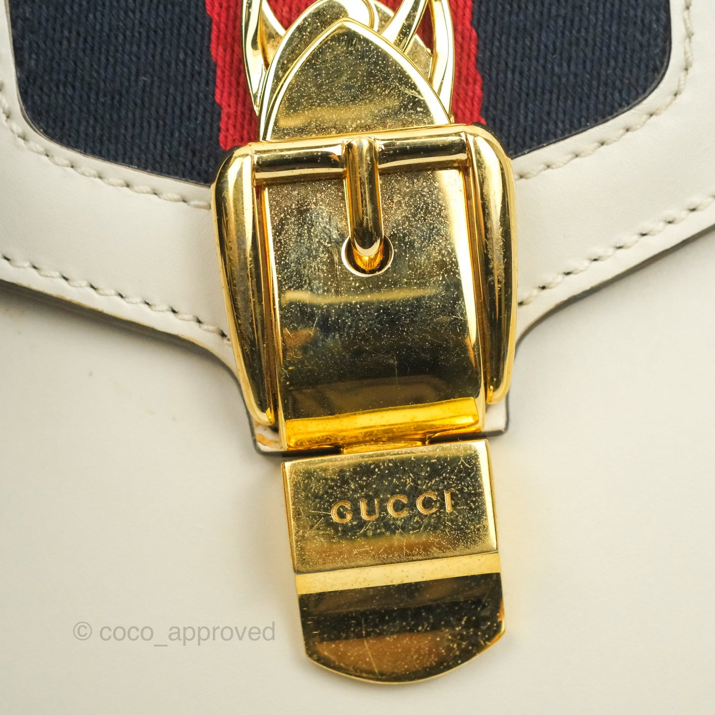 Gucci Mini Sylvie Top Handle White Calfskin Shoulder Bag⁣ ⁣⁣⁣⁣⁣⁣⁣⁣⁣⁣⁣⁣⁣⁣⁣⁣With Strap