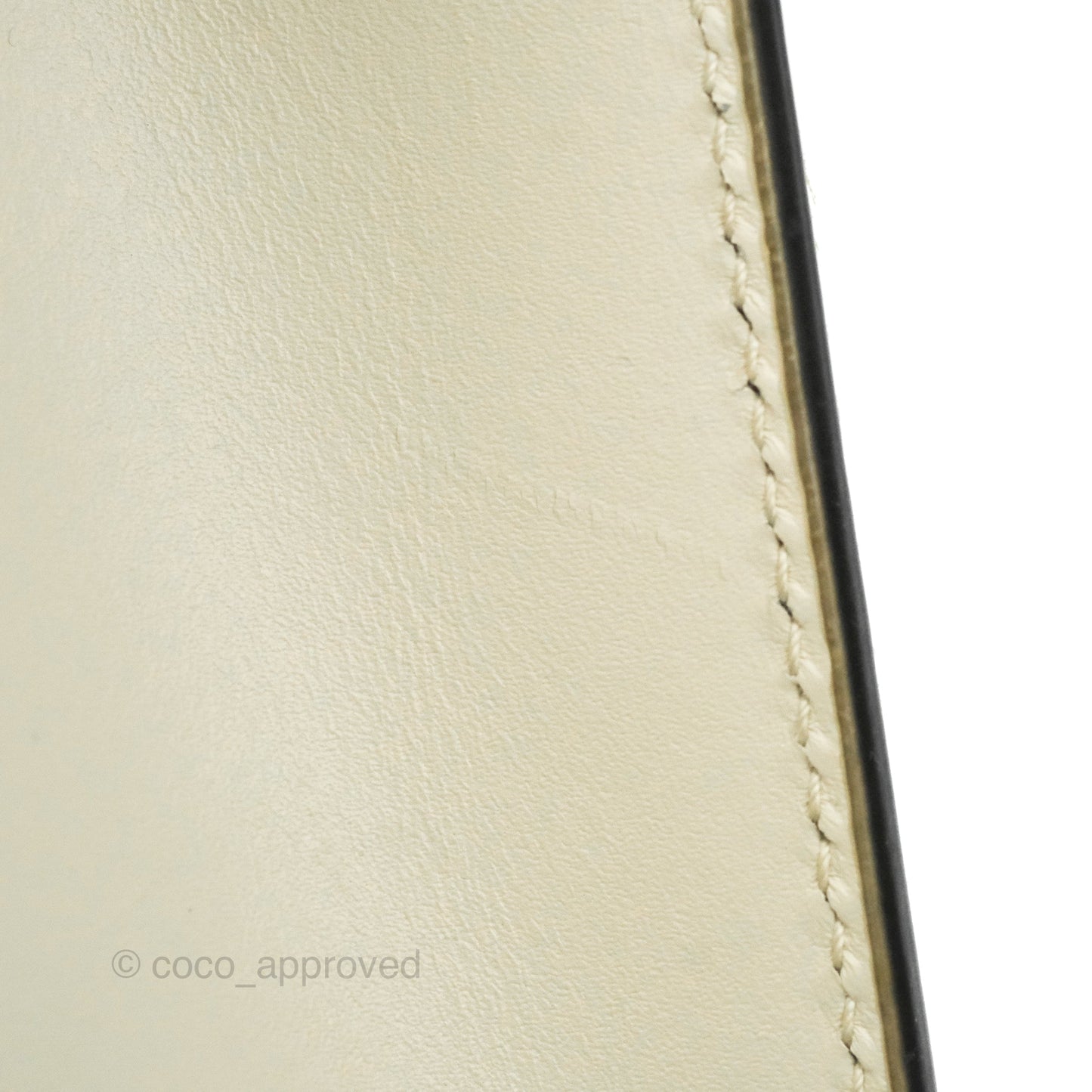 Gucci Mini Sylvie Top Handle White Calfskin Shoulder Bag⁣ ⁣⁣⁣⁣⁣⁣⁣⁣⁣⁣⁣⁣⁣⁣⁣⁣With Strap