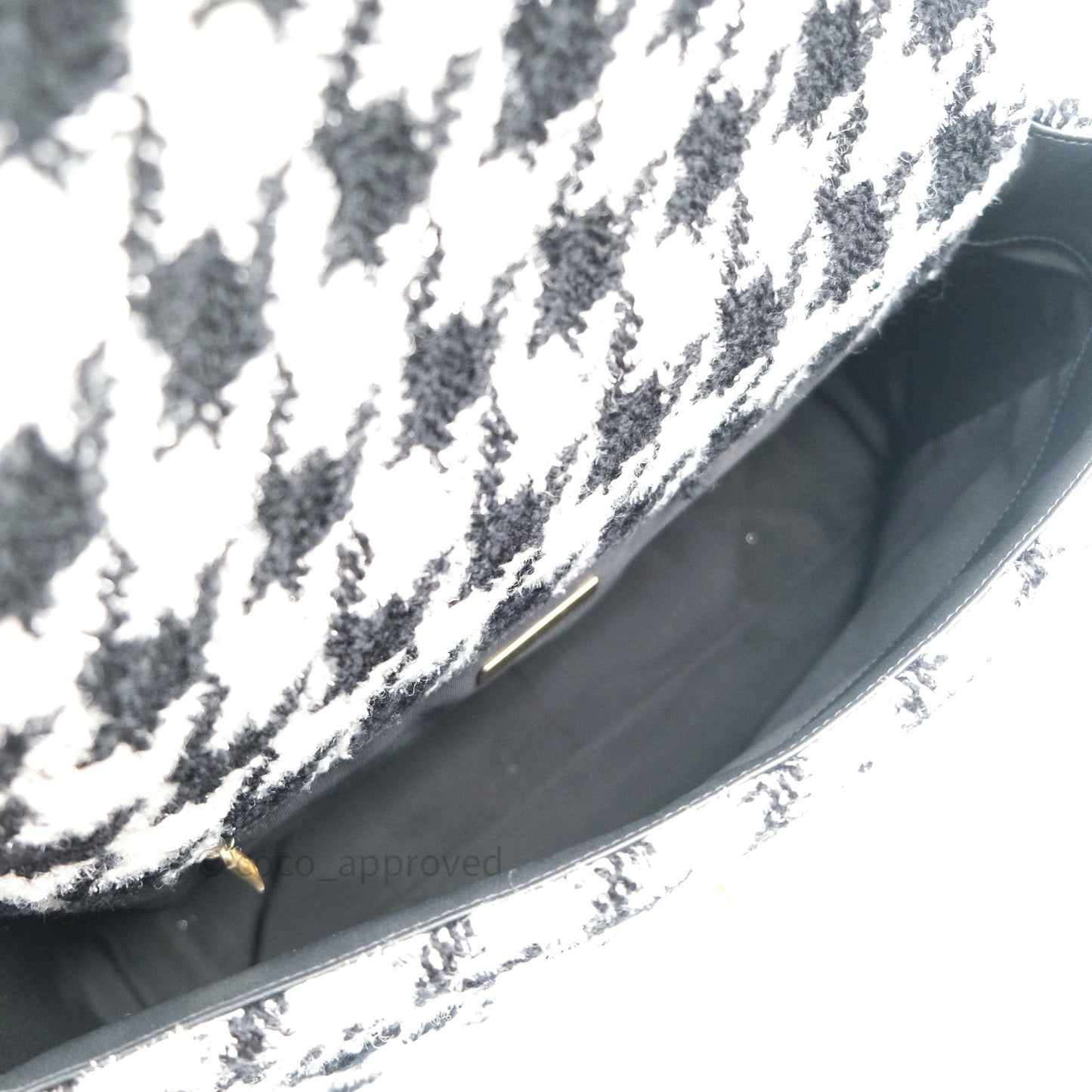 Chanel 19 Maxi Tweed White Black Houndstooth Mixed Hardware 19K