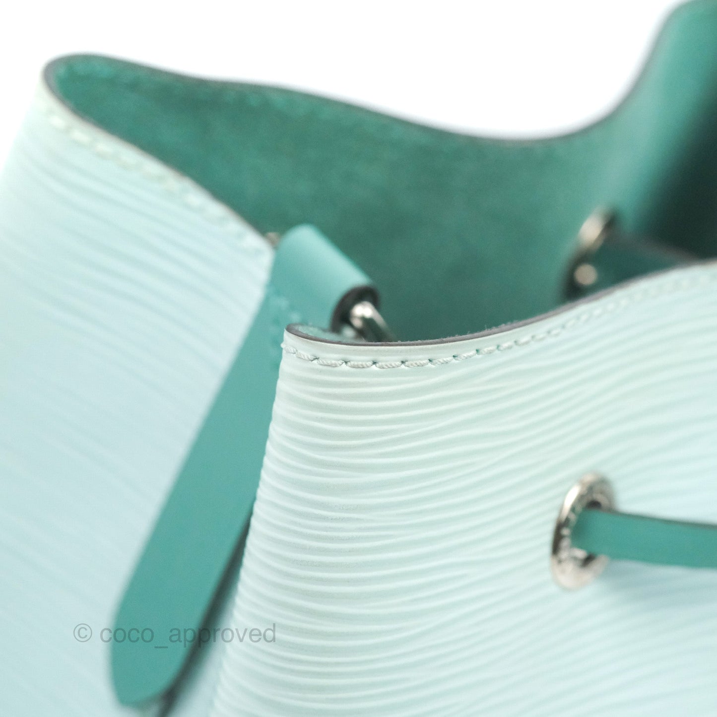 Louis Vuitton Neonoe BB Epi Seaside Green