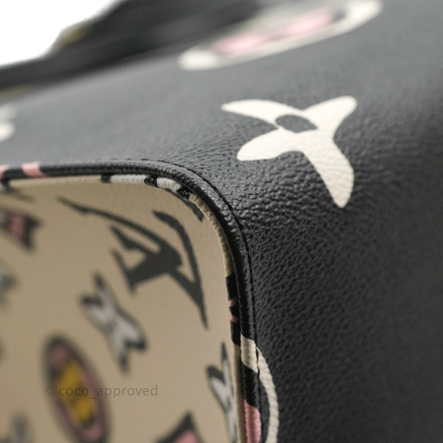 Louis Vuitton Monogram Giant Wild At Heart Onthego GM Black