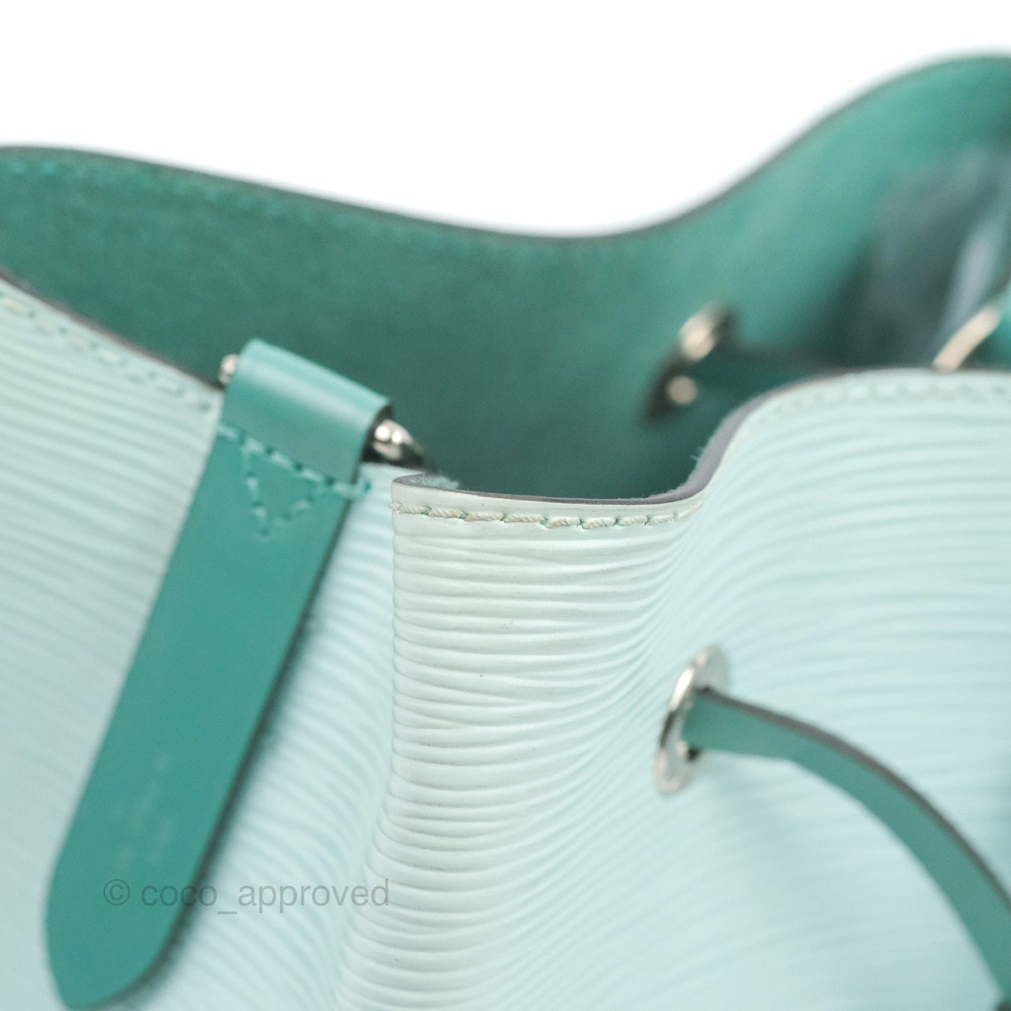 Louis Vuitton Neonoe BB Epi Seaside Green