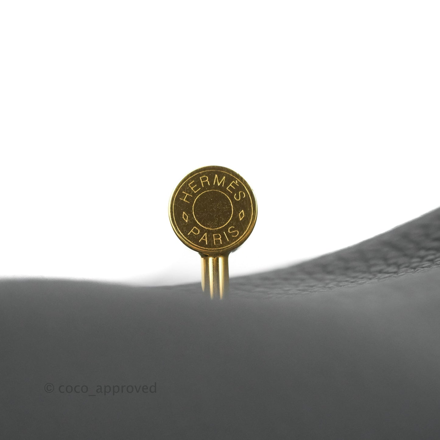 Hermès Lindy 26 Black Clemence Gold Hardware
