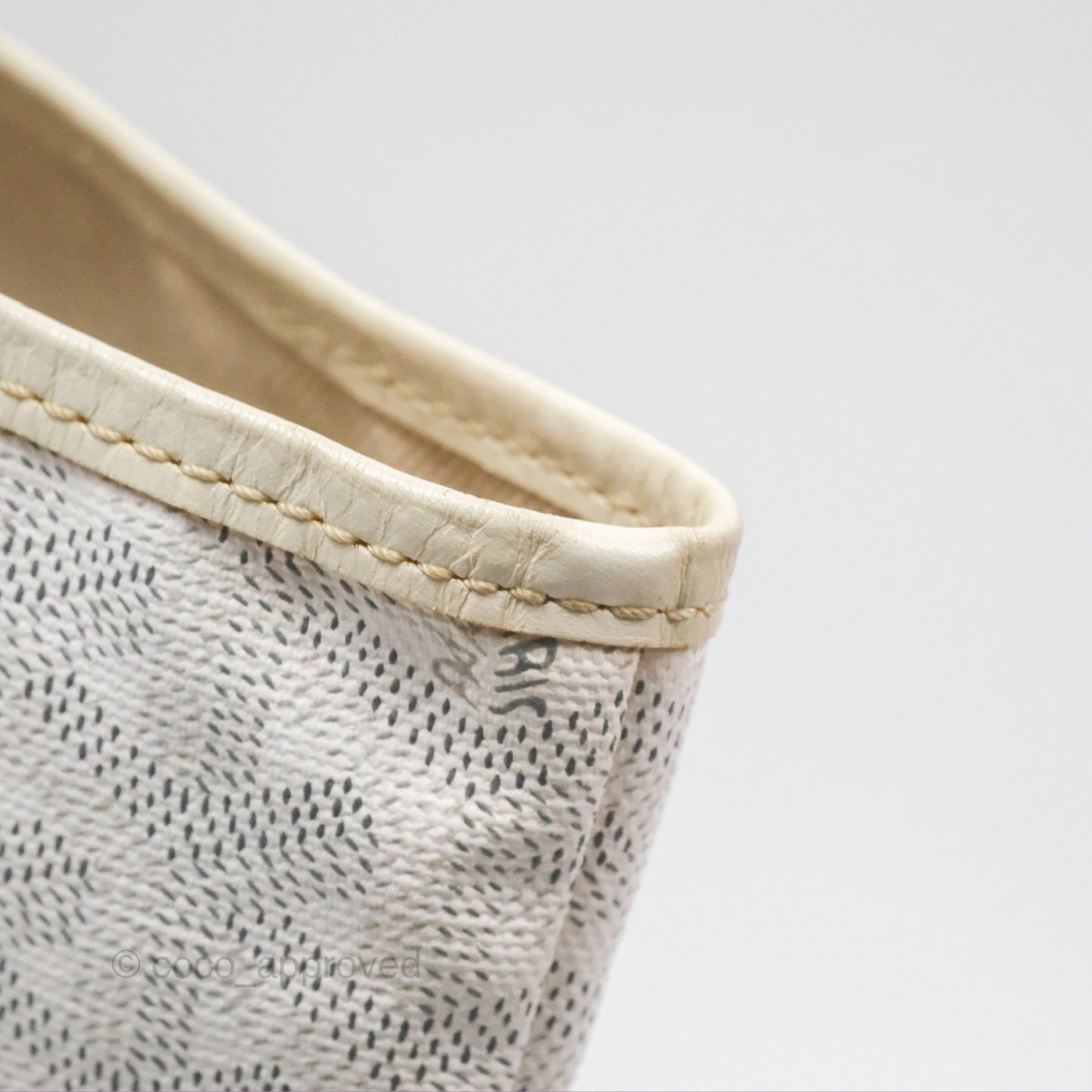 Goyard St Louis Tote PM ⁣⁣⁣⁣⁣⁣⁣⁣⁣⁣⁣⁣⁣⁣⁣⁣⁣⁣⁣⁣White Goyardine Canvas