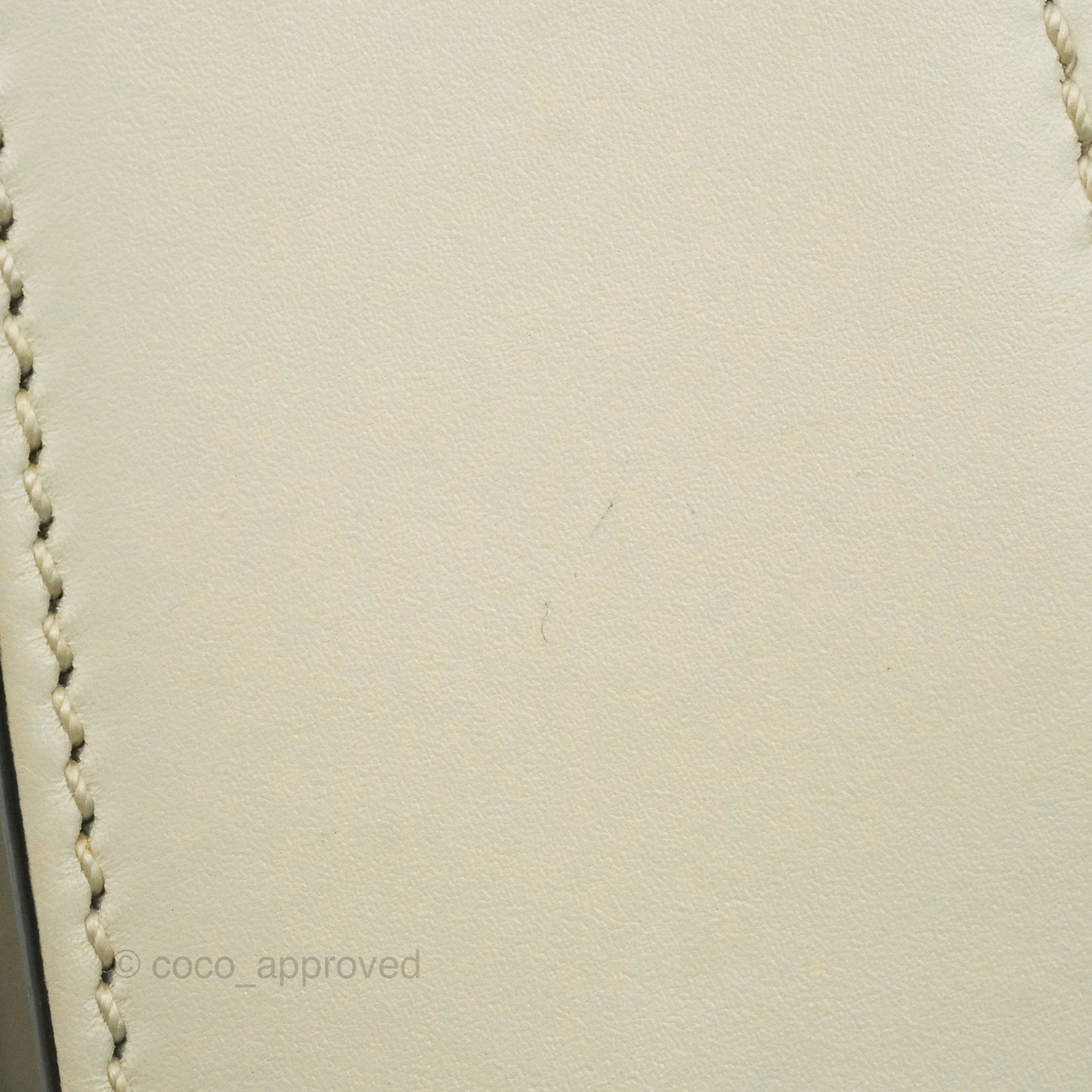 Gucci Mini Sylvie Top Handle White Calfskin Shoulder Bag⁣ ⁣⁣⁣⁣⁣⁣⁣⁣⁣⁣⁣⁣⁣⁣⁣⁣With Strap